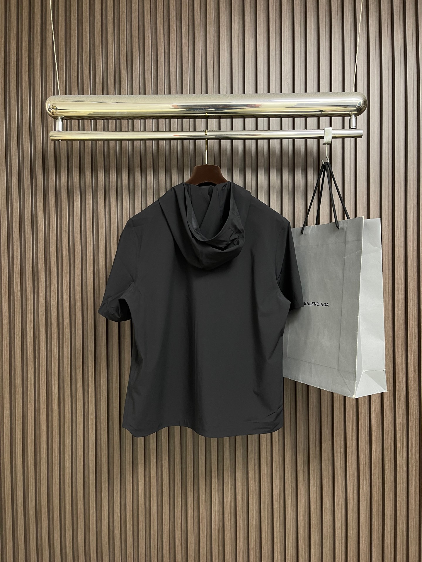 🛒🛒Prada 春夏连帽短袖拉链外套，精致工艺面料，经典短袖连帽设计，无论是上身舒适度还是都是无可比拟的