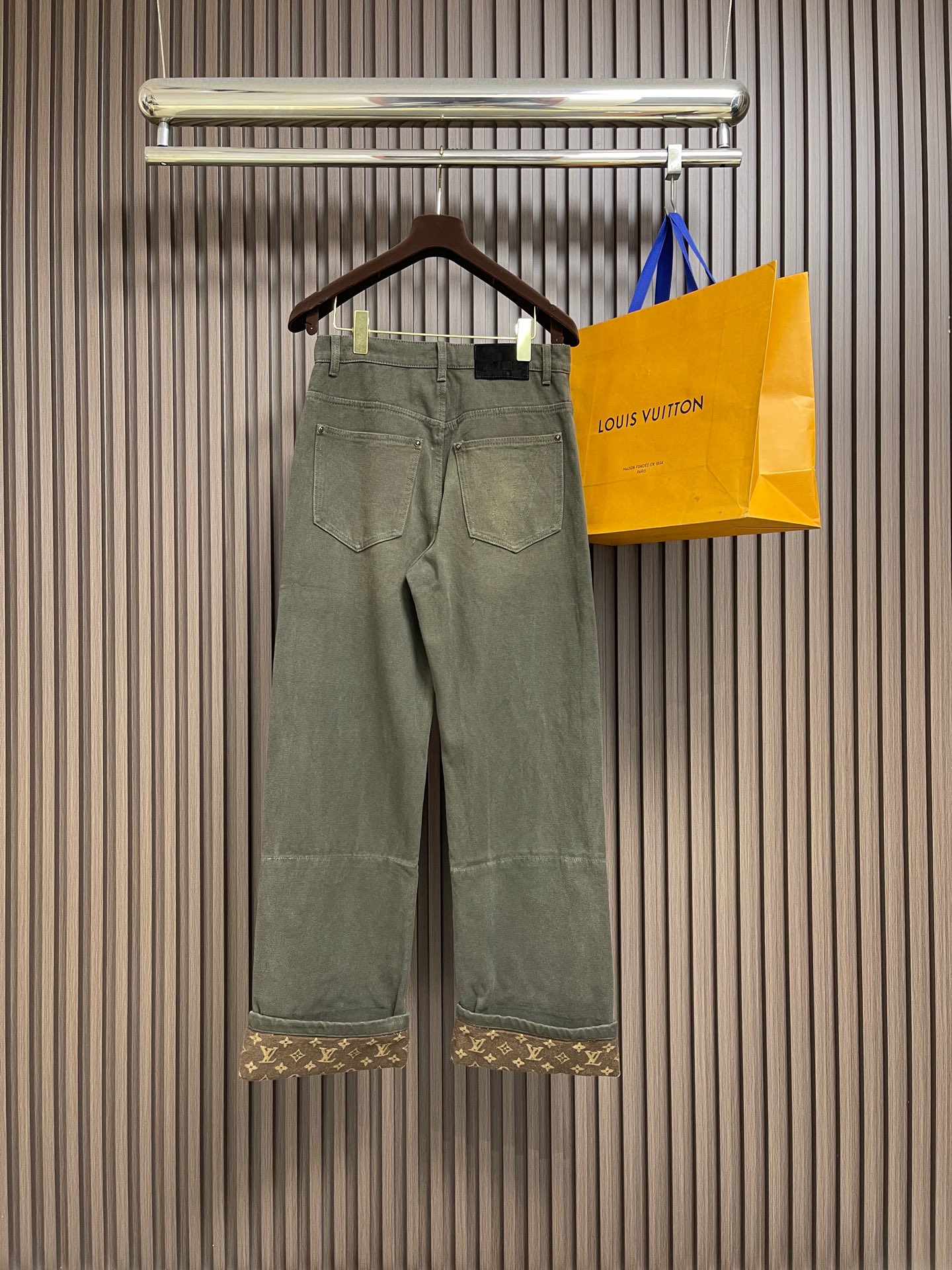 🛒🛒LV 2026ss Monogram 提花翻边牛仔裤，定制定染高克重盎斜纹珠帆牛仔面料，云绒棉袋布，
