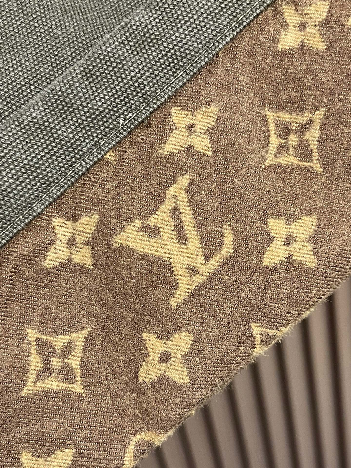 🛒🛒LV 2026ss Monogram 提花翻边牛仔裤，定制定染高克重盎斜纹珠帆牛仔面料，云绒棉袋布，