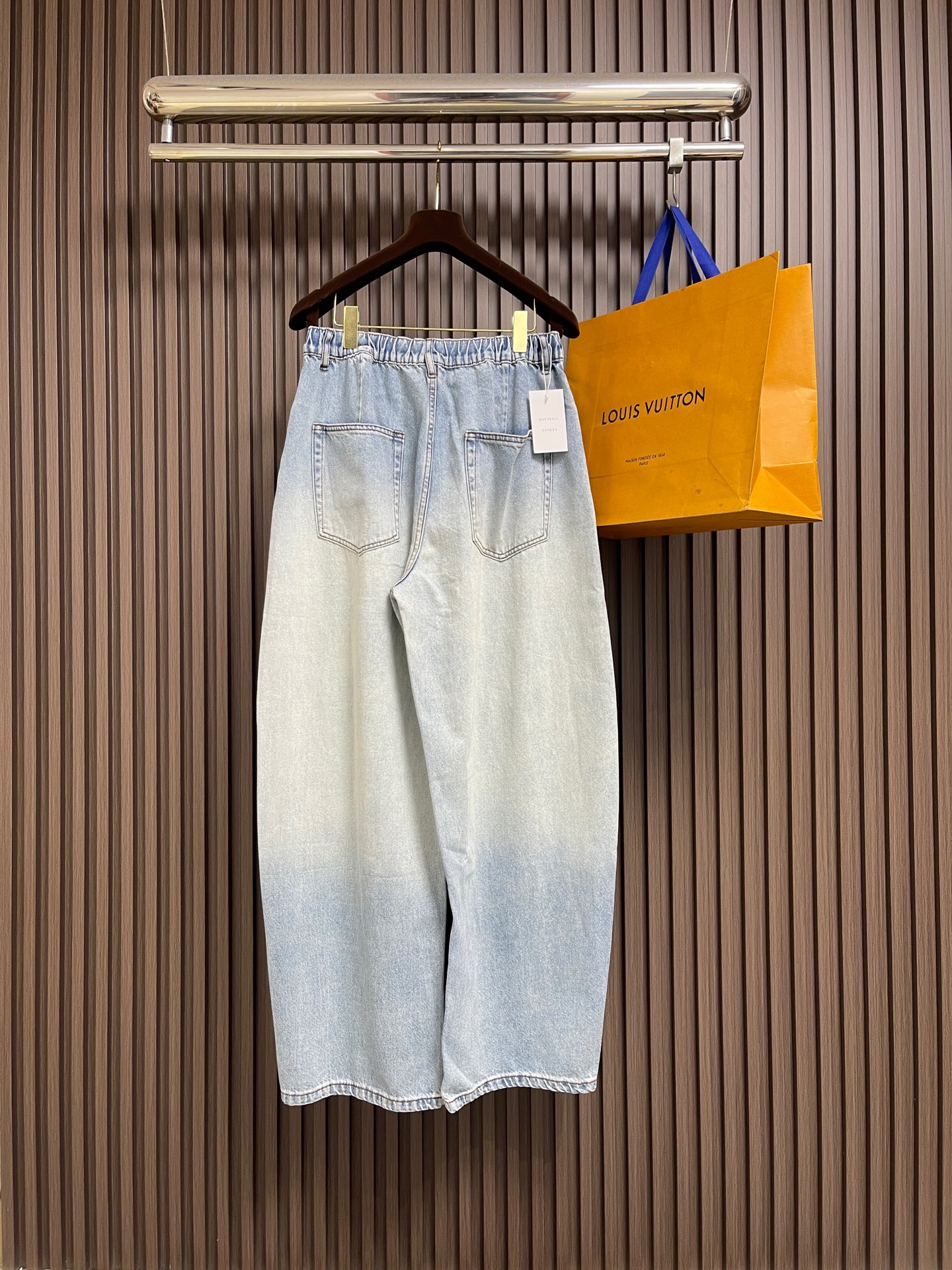 🛒🛒BV 2026SS春夏新款高级感水洗牛仔裤，这条牛仔裤，是把松弛感穿在身上的绝佳选择。独特水洗工艺：
