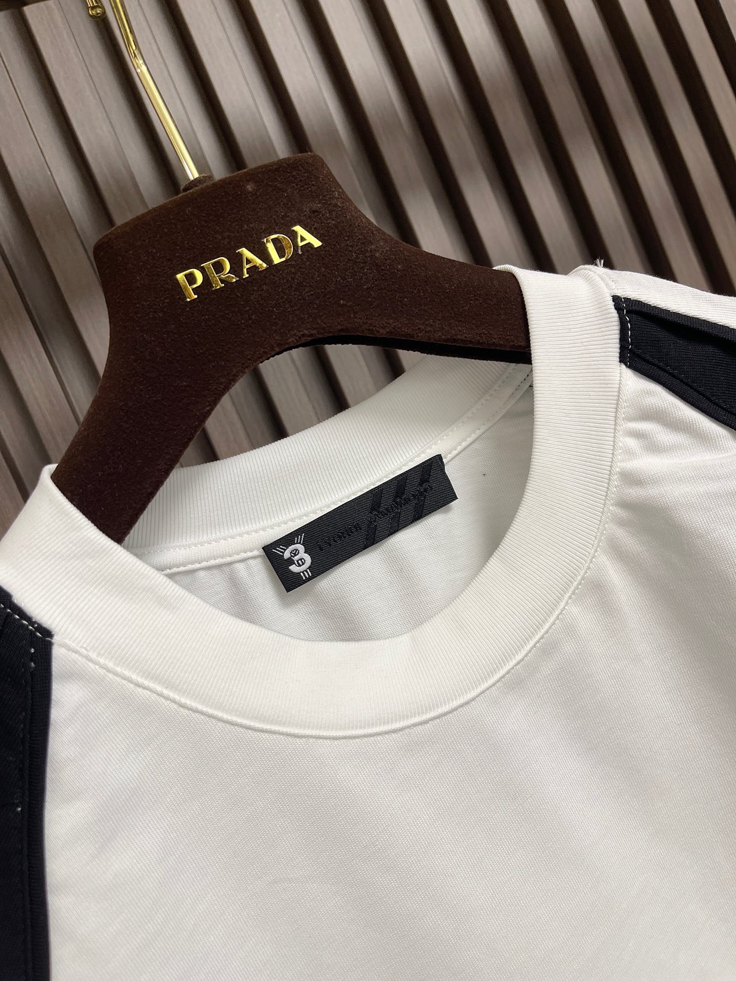 🛒🛒Y3 2026SS早春新款机能风黑白拼接款阔版短袖T恤，版型设计上身腔调十足，裁剪工艺走线工整！无论