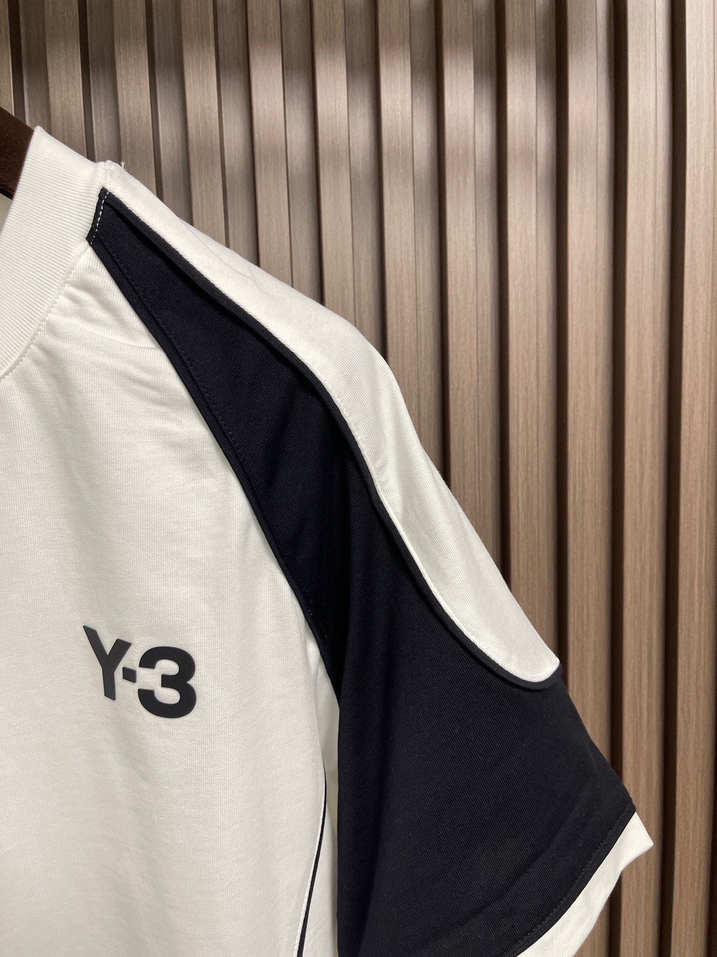 🛒🛒Y3 2026SS早春新款机能风黑白拼接款阔版短袖T恤，版型设计上身腔调十足，裁剪工艺走线工整！无论