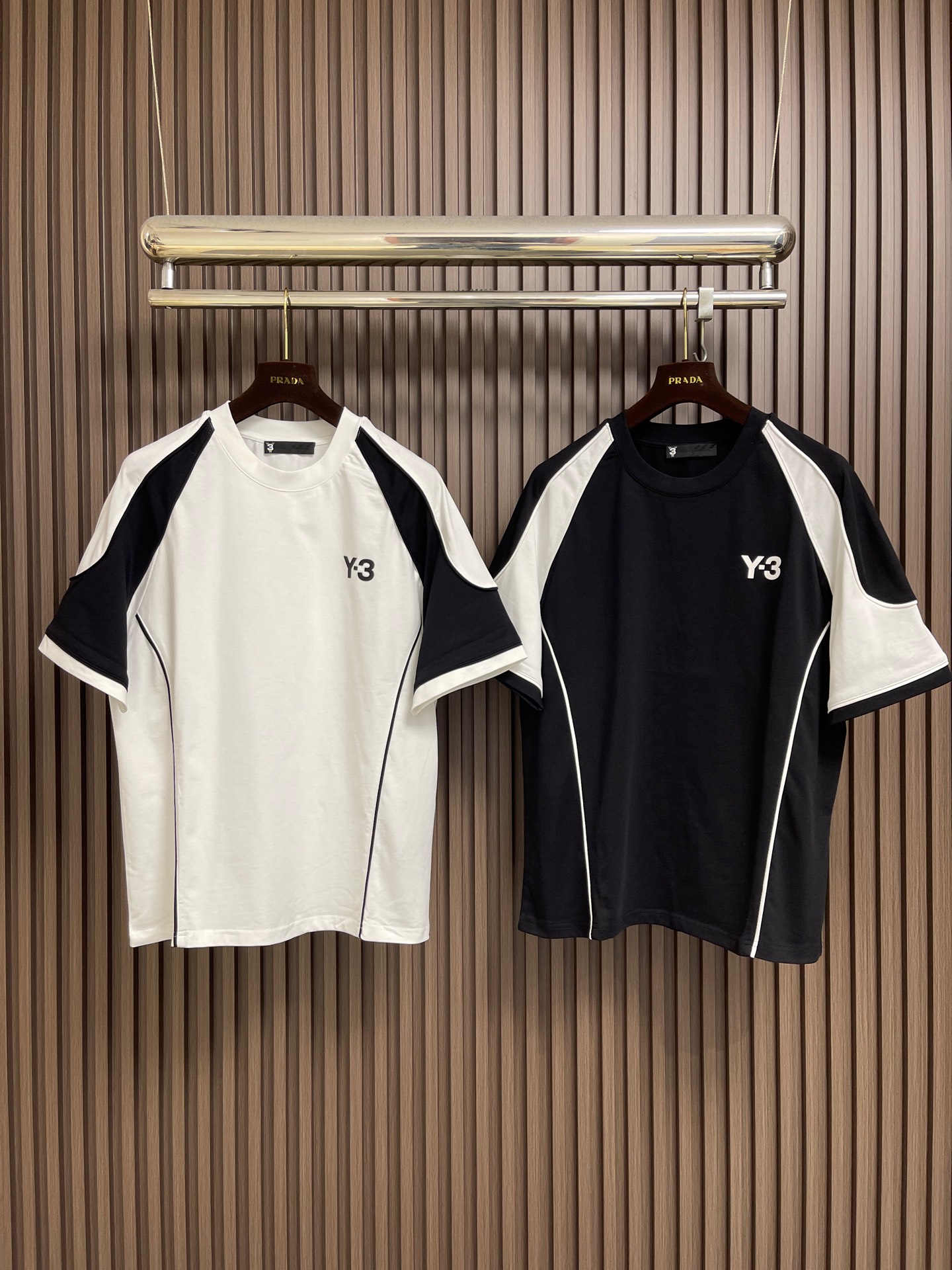 🛒🛒Y3 2026SS早春新款机能风黑白拼接款阔版短袖T恤，版型设计上身腔调十足，裁剪工艺走线工整！无论