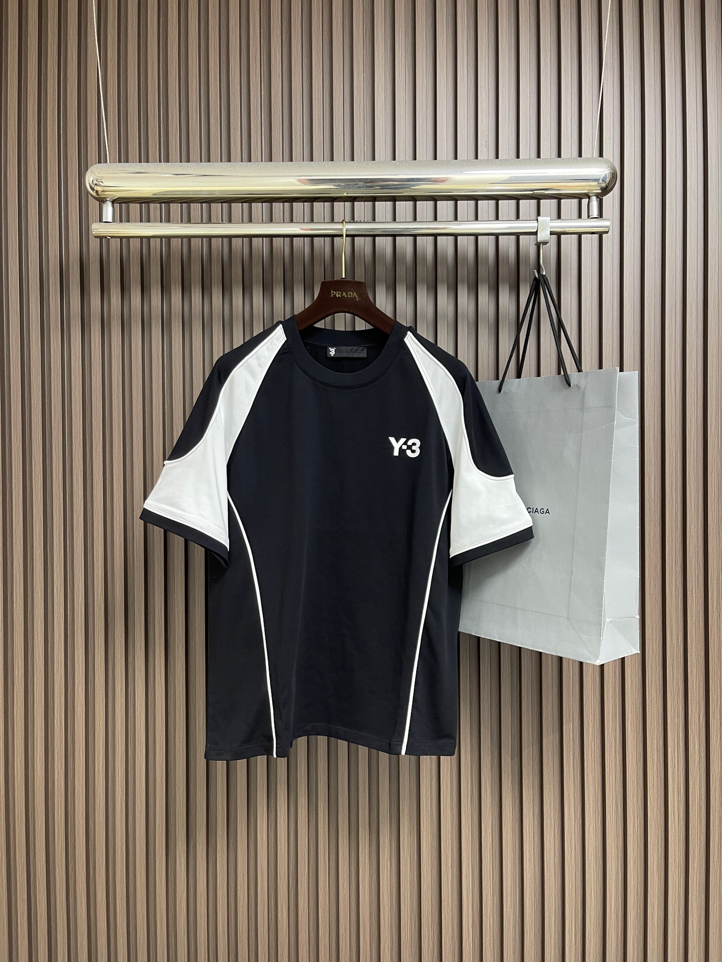 🛒🛒Y3 2026SS早春新款机能风黑白拼接款阔版短袖T恤，版型设计上身腔调十足，裁剪工艺走线工整！无论
