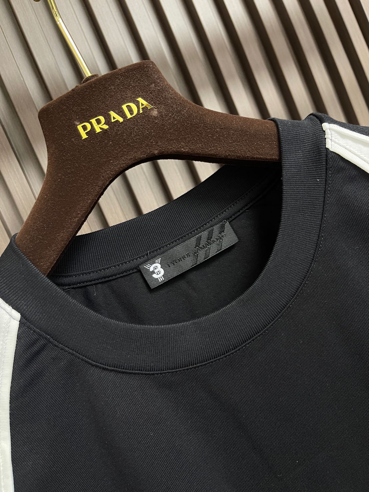 🛒🛒Y3 2026SS早春新款机能风黑白拼接款阔版短袖T恤，版型设计上身腔调十足，裁剪工艺走线工整！无论