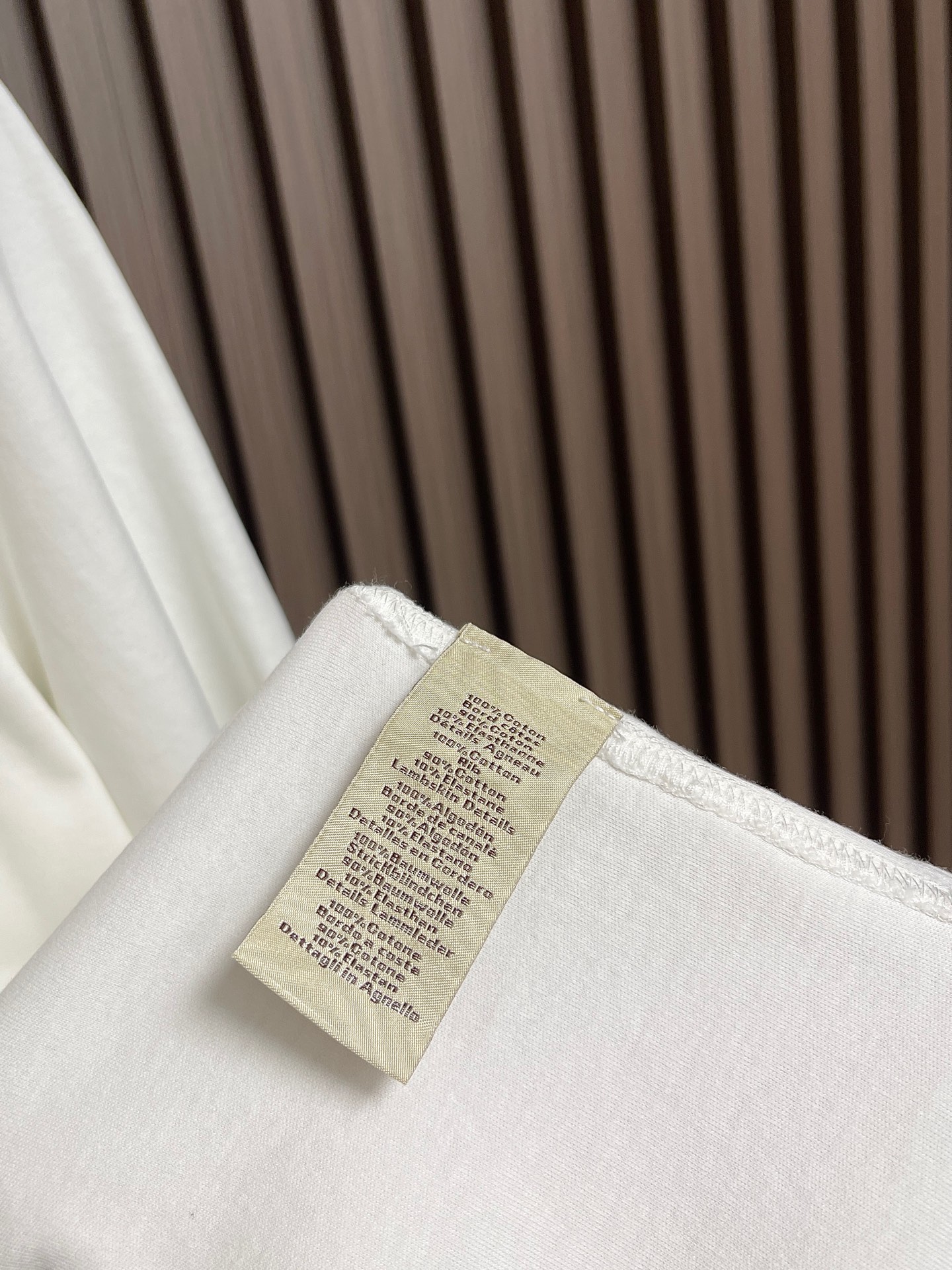 🛒🛒Hermes Paris 贴饰皮革短袖T恤，定制双面奥棉精纺纱面料 细腻柔软舒适贴肤 以高级雾面灰为