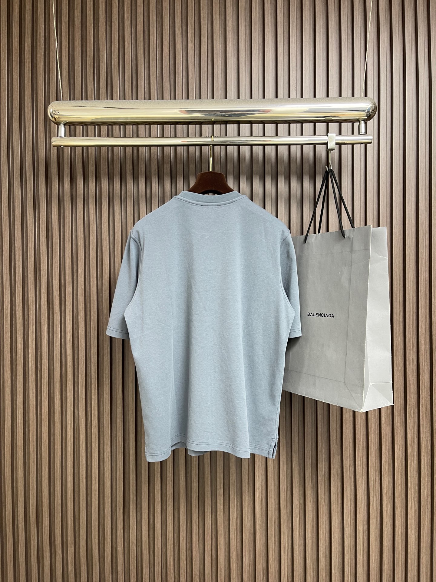 🛒🛒Hermes Paris 贴饰皮革短袖T恤，定制双面奥棉精纺纱面料 细腻柔软舒适贴肤 以高级雾面灰为