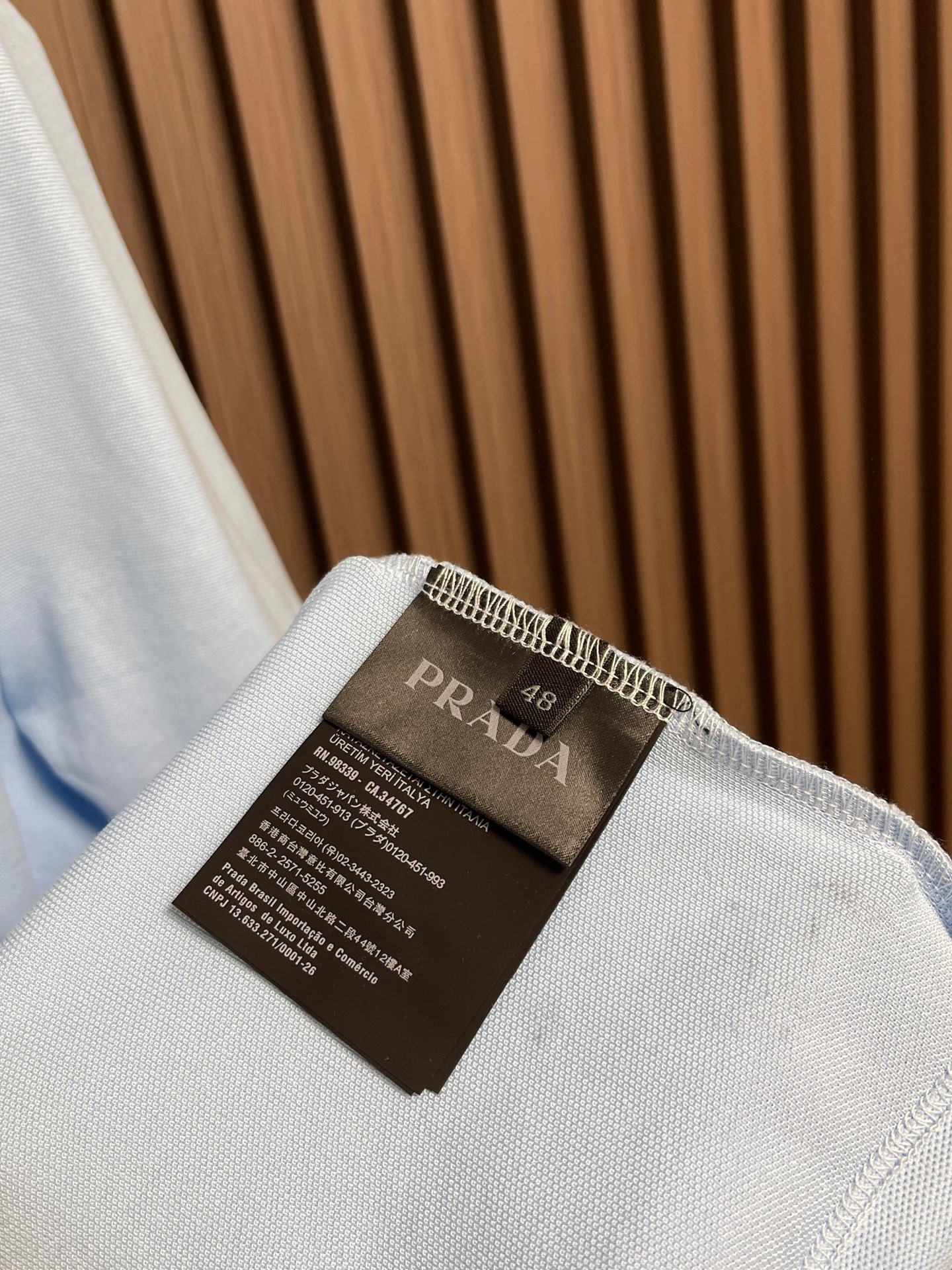 🛒🛒Prada 徽标刺绣抽绳Polo衫 定制粗颗纹路棉质帆布料 紧密细腻 高端精致 以糅合藏蓝与玄黑的低