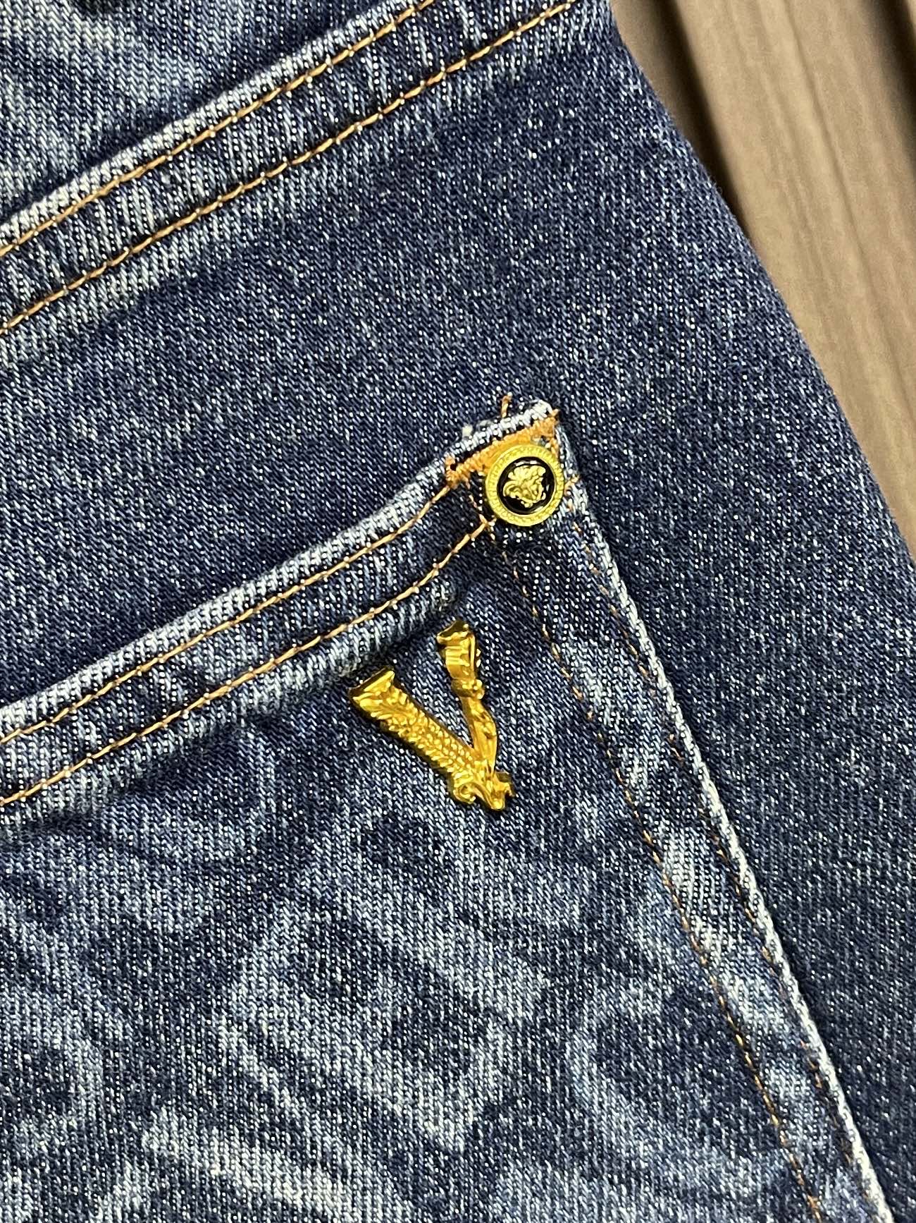 🛒🛒Versace 2026SS早春新款水洗牛仔裤 原版定制复刻 后袋 标识印花，原单品质 进口牛仔面料