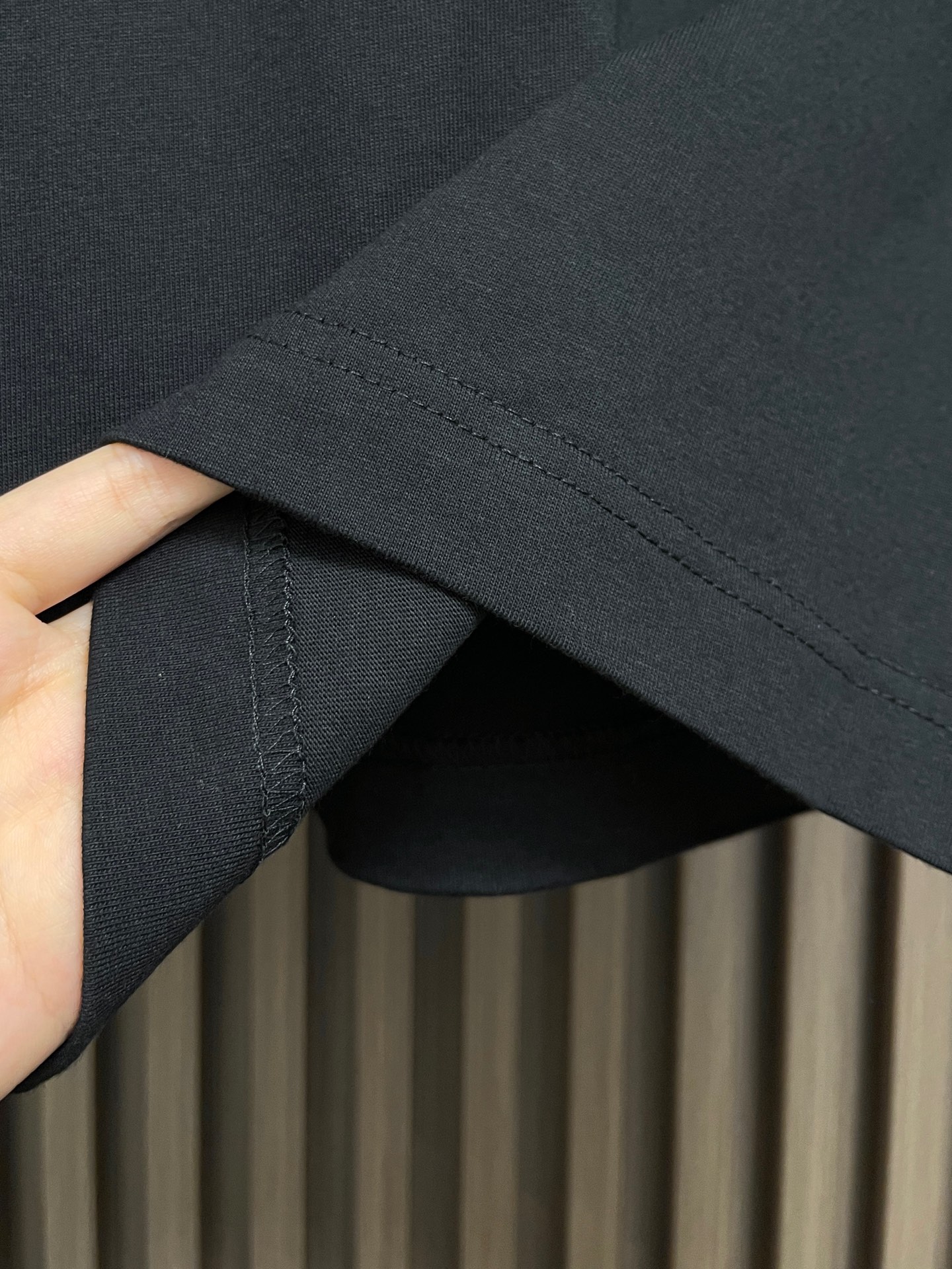 🛒🛒Burberry 叠章战马圆短袖T恤，采用15支特纺紧密棉，克重为230gm2；搭配32支高克重1x