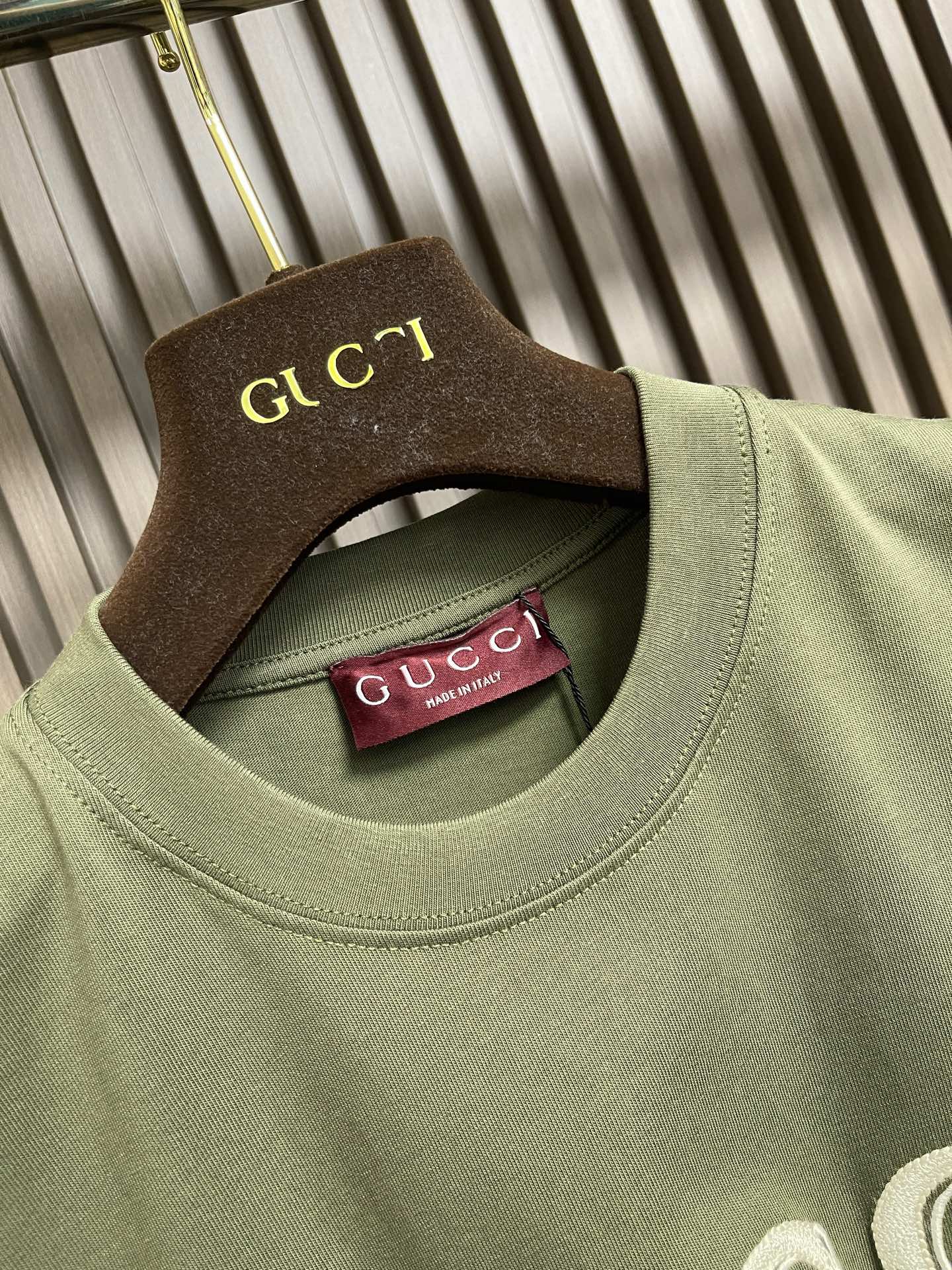 🛒🛒Gucci 森林绿刺绣圆领短袖T恤，采用15支特纺紧密棉，克重为230gm2;32支高克重1x1罗纹