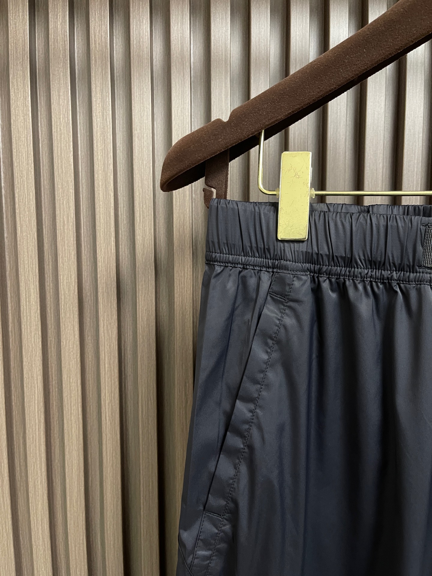 🛒🛒Loro piana LoroPiana 束腿休闲裤 肉眼可见的利落裁剪，直筒修身款裤型！密实齐整走