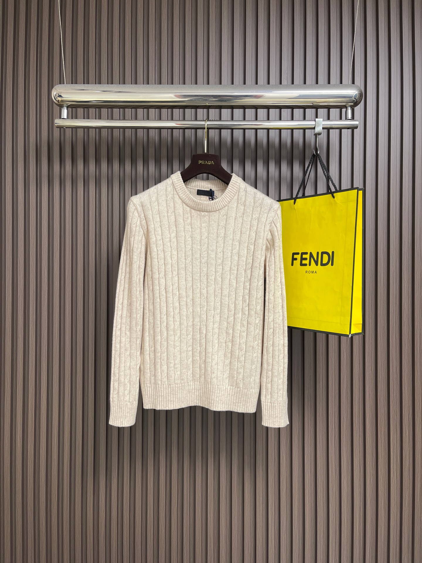 NO:759313,Prada  Cable round neck knitted sweater. This round neck cable knitted sweater is made of high-quality wool blended yarn. It is washed at low temperature and pre-shrunk. It feels soft and skin-friendly and has good warmth retention and anti-pilling properties. It is not easy to deform after long-term wear. The body is made of classic  The three-dimensional cable knitting process uses multi-needle staggered thread picking to form a layered texture, which is visually full and full of texture, and at the same time enhances the elasticity and breathability of the fabric. The round neckline adopts a double-strand ribbing process and is matched with reinforced stitching.  It effectively prevents the collar from loosening and deforming, and fits the neck line. The cuffs and hem are tightened with ribs of the same specification, with even elasticity, which can not only fix the shape but also improve the comfort of movement. The whole body adopts boneless stitching technology, the wiring is fine and flat, reducing skin friction. The version is slightly loose and straight cut, taking into account the casual feeling and the effect of modifying the body shape. The craftsmanship details are everywhere to highlight the light luxury texture and practical wearing experience. The overall routing is straight and delicate, the fabric is comfortable and soft, and the color is consistent and without color difference.  It can be matched with the same style to create a fashionable look, and can be used in various occasions. Customized accessories, complete with three standards, same style for men and women!  Size S-XL S size dress length 62.5, bust 104 shoulder width 40.5 M size dress length 64.5 bust 108 shoulder width 42 L size dress length 66.5 bust 112 shoulder width 43.5 XL size dress length 68.5 bust 116 shoulder width 45,, prada, sweaters,19860909Prada 绞花圆领针织毛衣,这款圆领绞花针织衫精选优质羊毛混纺纱线,经低温水洗与预缩处理,触感软糯亲肤且具备良好保暖性与抗起球性能,久穿不易变形.衣身采用经典立体绞花编织工艺,通过多针位交错挑线形成富有层次的纹理,视觉饱满且富有肌理感,同时增强面料的弹性与透气性.圆领领口采用双股罗纹收边工艺,搭配加固车线,有效防止领口松弛变形,贴合颈部线条.袖口与下摆处采用同规格罗纹收束,弹力均匀,既能固定版型又能提升活动舒适度.整体采用无骨缝合工艺,走线细密平整,减少肌肤摩擦感,版型为微宽松直身剪裁,兼顾休闲感与修饰身形的效果,工艺细节处处彰显轻奢质感与实用穿着体验.整体走线平直细腻,面料舒适柔软,颜色一致无色差 能与同款搭配营造时尚造型,驾驭各种场合,定制辅料,三标齐全,男女同款！尺码S-XL S码衣长62.5 胸围104 肩宽40.5 M码 衣长64.5 胸围108 肩宽42 L码衣长66.5 胸围112肩宽43.5 XL码 衣长68.5 胸围116肩宽45,,prada,sweaters,,Men's clothing