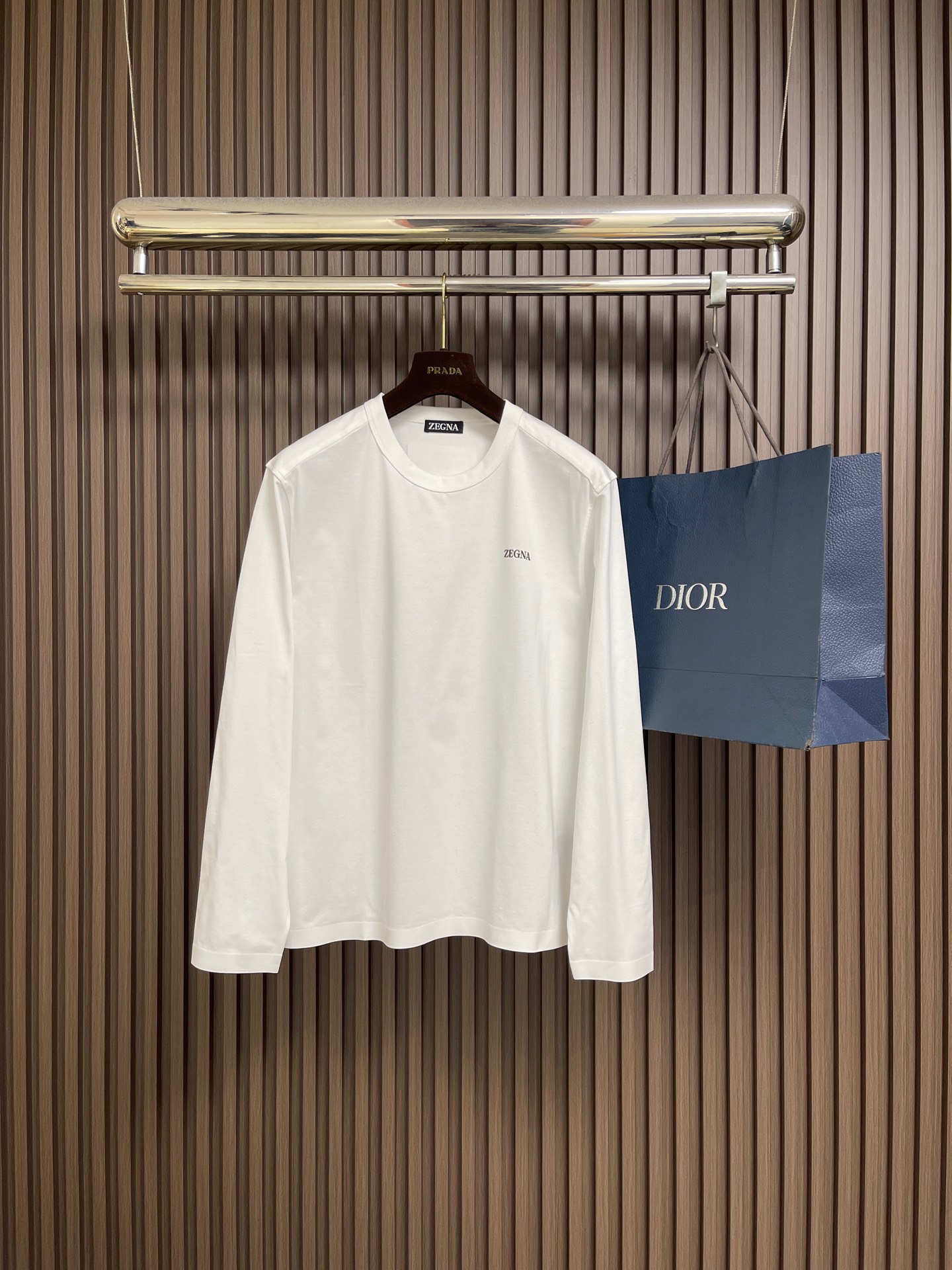 NO:759352,Zegna Zegna 2026ss new round neck long-sleeved T-shirt, custom-made Xinjiang long-staple cotton fabric, offset printed logo, high-elastic fabric, not easy to deform after long-term wear. All accessories are original custom-made, skin-friendly, breathable, comfortable, delicate and soft, and the upper body is fashionable and stylish. Sizes S-XL,,zegna,tees,t-shirt,19860909Zegna 杰尼亚2026ss新款圆领长袖T恤,定制新疆长绒棉面料,胶印logo标识 高弹面料、久穿不易变形 辅料全部原版定制出品,亲肤 透气舒适细腻柔软,上身时尚有型.尺码S-XL,,zegna,tees，t-shirt,,Men's clothing