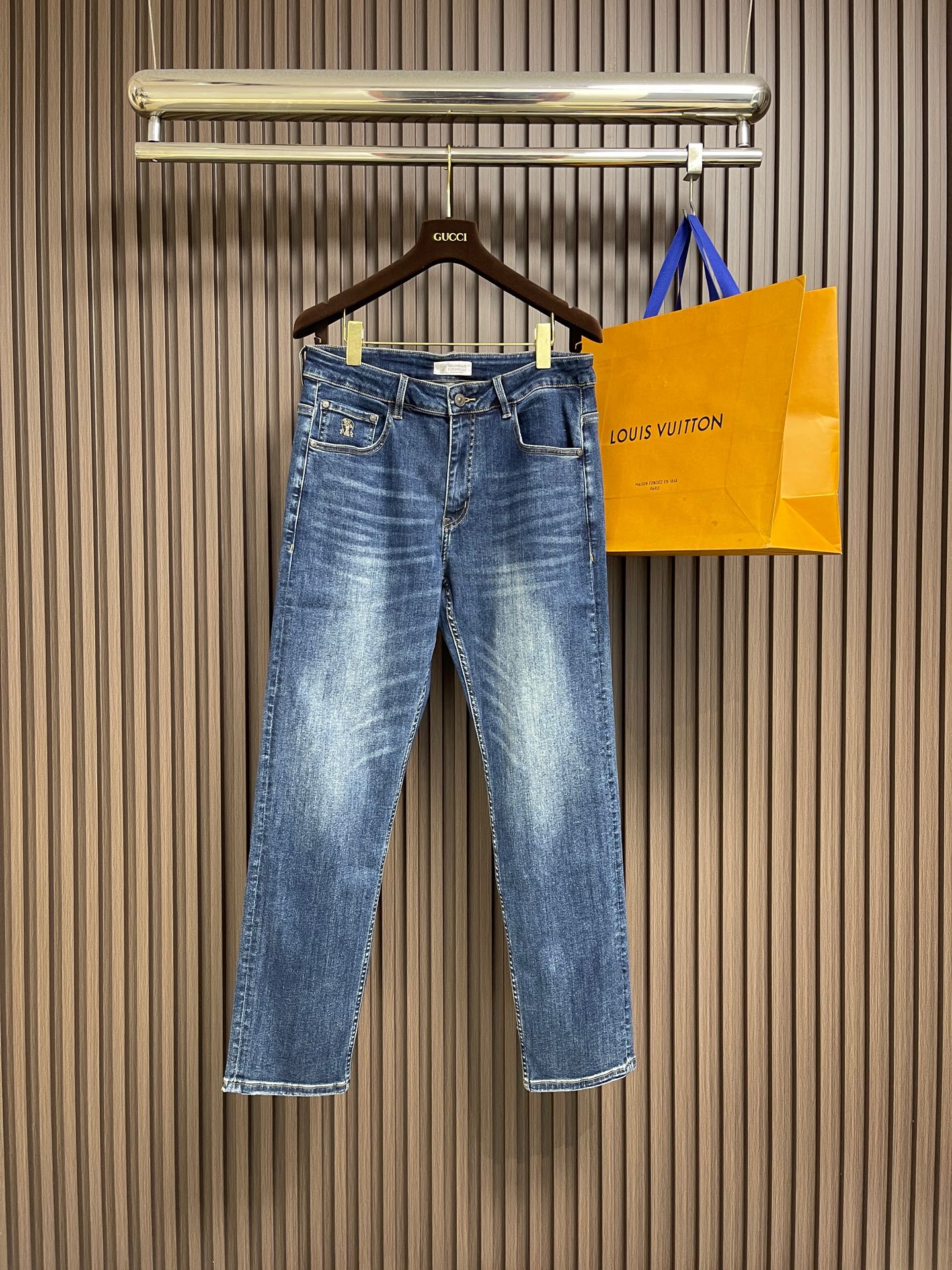 NO:759419,BC 2026ss early autumn new denim trousers. Customized denim fabric imported from Japan, soft to the touch, slim fit on the upper body, slimming around the buttocks, and particularly good-looking. The fashionable clean version is simple and easy to match, so it has become one of the biggest selling points and extremely cost-effective. There is no confusion or trouble about color conflict. The original factory and original label washed wheat are such a high-end jeans with rich inner training, absolutely fashionable and casual.  Size 29.30.31.32.33.34.36 No 35,,jeans,19860909BC 2026ss早秋新款牛仔长裤.定制日本进口丹宁面料,手感柔软上身修身显瘦包臀特别好看完胜,时尚净版潮流简单易搭配因此已成为最大卖点之一而性价比又极高,没有颜色冲突的困惑或困扰,原厂原标水洗麦 这么一款丰富内练高端牛仔裤,绝对时尚休闲百搭款！尺码29.30.31.32.33.34.36 无35,,jeans,,Men's clothing