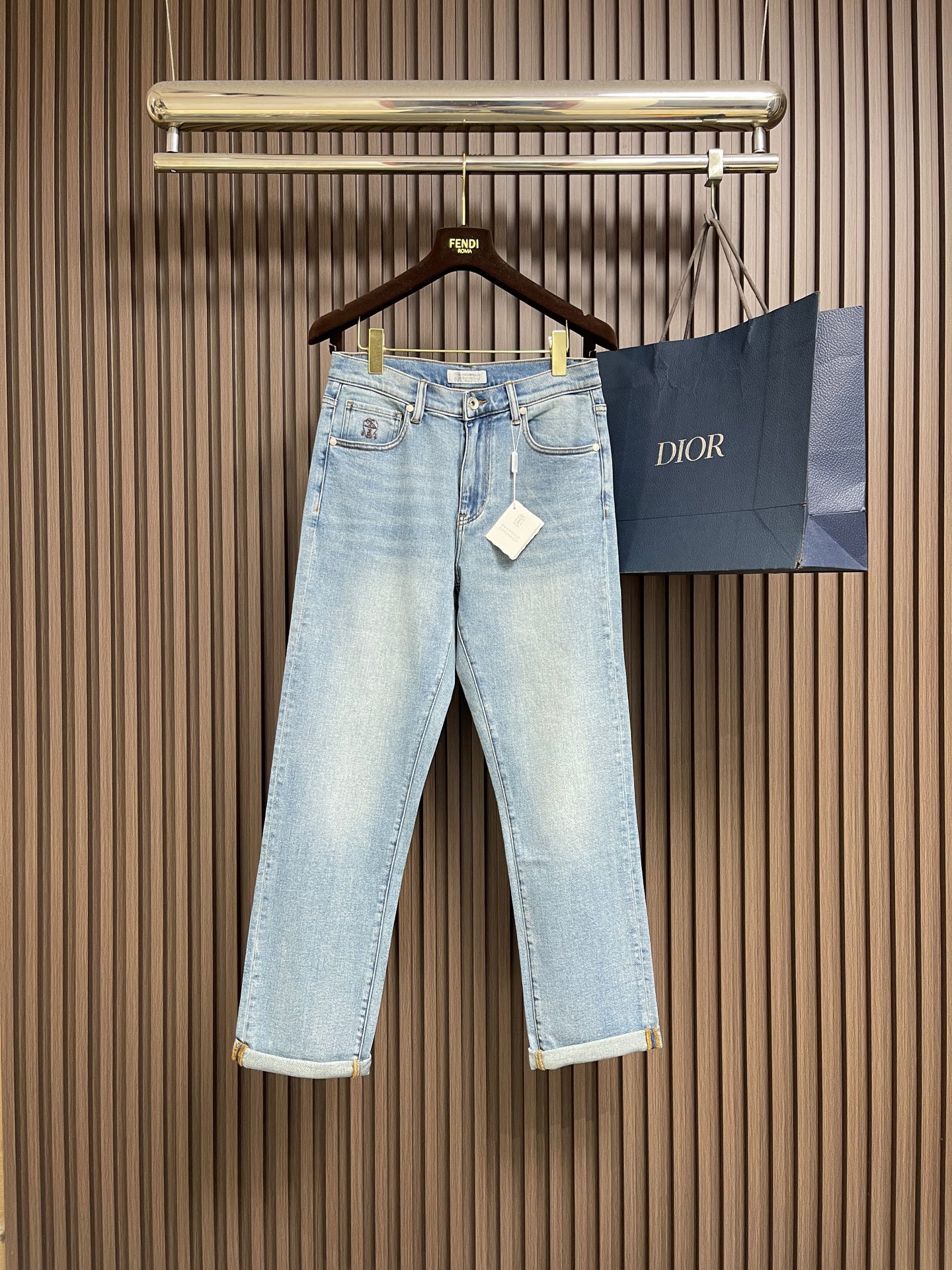 NO:775871,BC 2026ss new spring and summer denim trousers. Customized denim fabric imported from Japan, soft to the touch, slim fit on the upper body, slimming around the buttocks, and particularly good-looking. The fashionable clean version is simple and easy to match, so it has become one of the biggest selling points and extremely cost-effective. There is no confusion or trouble about color conflict. The original factory and original label washed wheat are such a high-end jeans with rich inner training, absolutely fashionable and casual.  Size 29-36 No 35,,jeans,19860909BC 2026ss春夏新款牛仔长裤.定制日本进口丹宁面料,手感柔软上身修身显瘦包臀特别好看完胜,时尚净版潮流简单易搭配因此已成为最大卖点之一而性价比又极高,没有颜色冲突的困惑或困扰,原厂原标水洗麦 这么一款丰富内练高端牛仔裤,绝对时尚休闲百搭款！尺码29-36 无35,,jeans,,Men's clothing