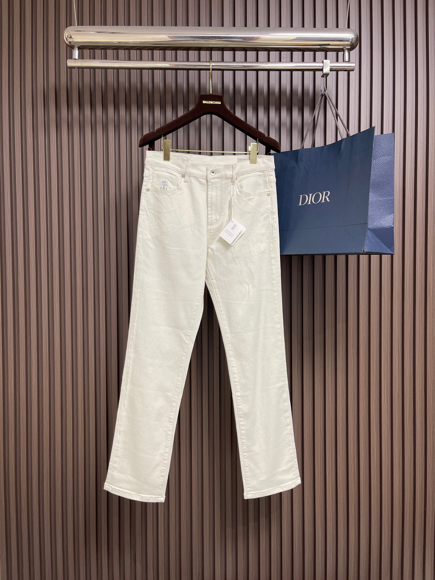 NO:773715,BC 2026ss new spring and summer denim trousers. Customized denim fabric imported from Japan, soft to the touch, slim fit on the upper body, slimming around the buttocks, and particularly good-looking. The fashionable clean version is simple and easy to match, so it has become one of the biggest selling points and extremely cost-effective. There is no confusion or trouble about color conflict. The original factory and original label washed wheat are such a high-end jeans with rich inner training, absolutely fashionable and casual.  Size 29-36 No 35,,jeans,19860909BC 2026ss春夏新款牛仔长裤.定制日本进口丹宁面料,手感柔软上身修身显瘦包臀特别好看完胜,时尚净版潮流简单易搭配因此已成为最大卖点之一而性价比又极高,没有颜色冲突的困惑或困扰,原厂原标水洗麦 这么一款丰富内练高端牛仔裤,绝对时尚休闲百搭款！尺码29-36 无35,,jeans,,Men's clothing