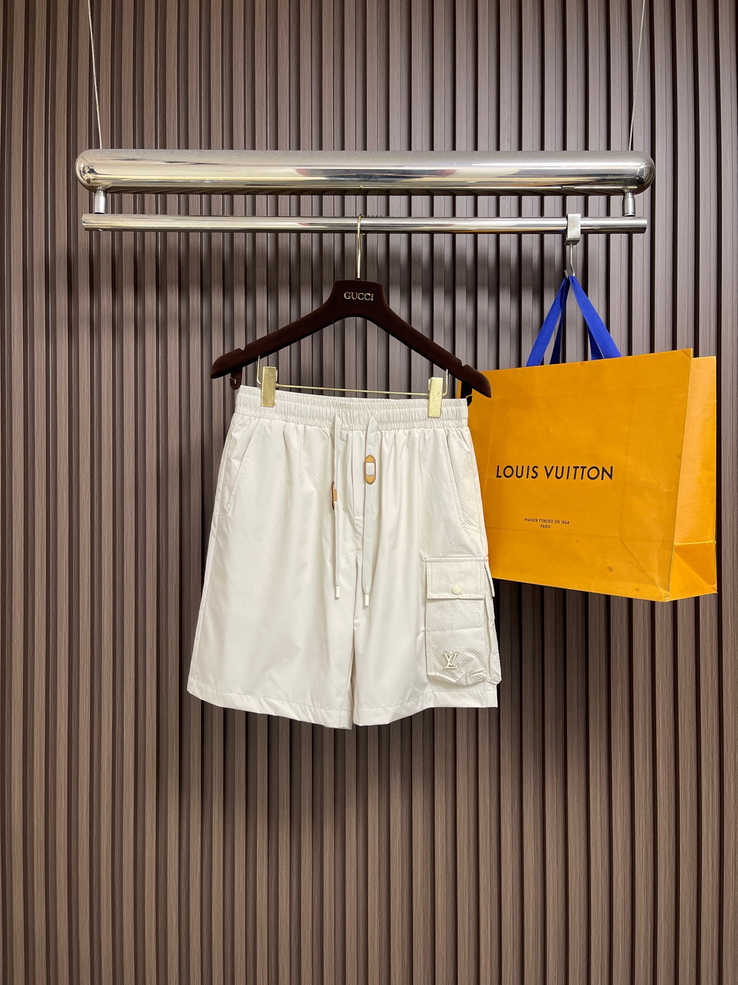 NO:835015,LV 2026ss new summer casual shorts, soft and skin-friendly, anti-wrinkle, upright and stylish, with brand letter logo jacquard, full of fashion sense, suitable for a variety of styles!  Everyone must have one piece of rhythm!  Size M-3XL,,louis vuitton,shorts,19860909LV 2026ss夏季新款休闲短裤,软糯亲肤抗皱立挺有型,搭配品牌字母logo提花,满满的时尚感,适合多种穿搭风格！必须人手一件的节奏！尺码M-3XL,,louis vuitton,shorts,,Men's clothing