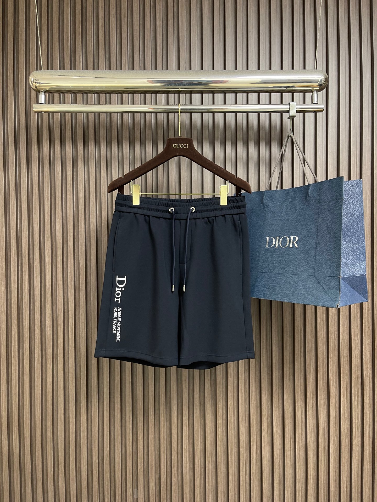 NO:833007,Dior 2026SS new summer casual shorts with logo embroidery, custom-woven and dyed pure cotton terry fabric with a weight of 400g, decorated with logo embroidery, customer-supplied accessories, designated craftsmanship. Size M-3XL,, dior, shorts,19860909Dior 2026SS夏季新款标识刺绣休闲短裤,定织定染纯棉毛圈克重400g面料,采用logo标识刺绣点缀,客供辅料,定点工艺.尺码M-3XL,,dior,shorts,,Men's clothing