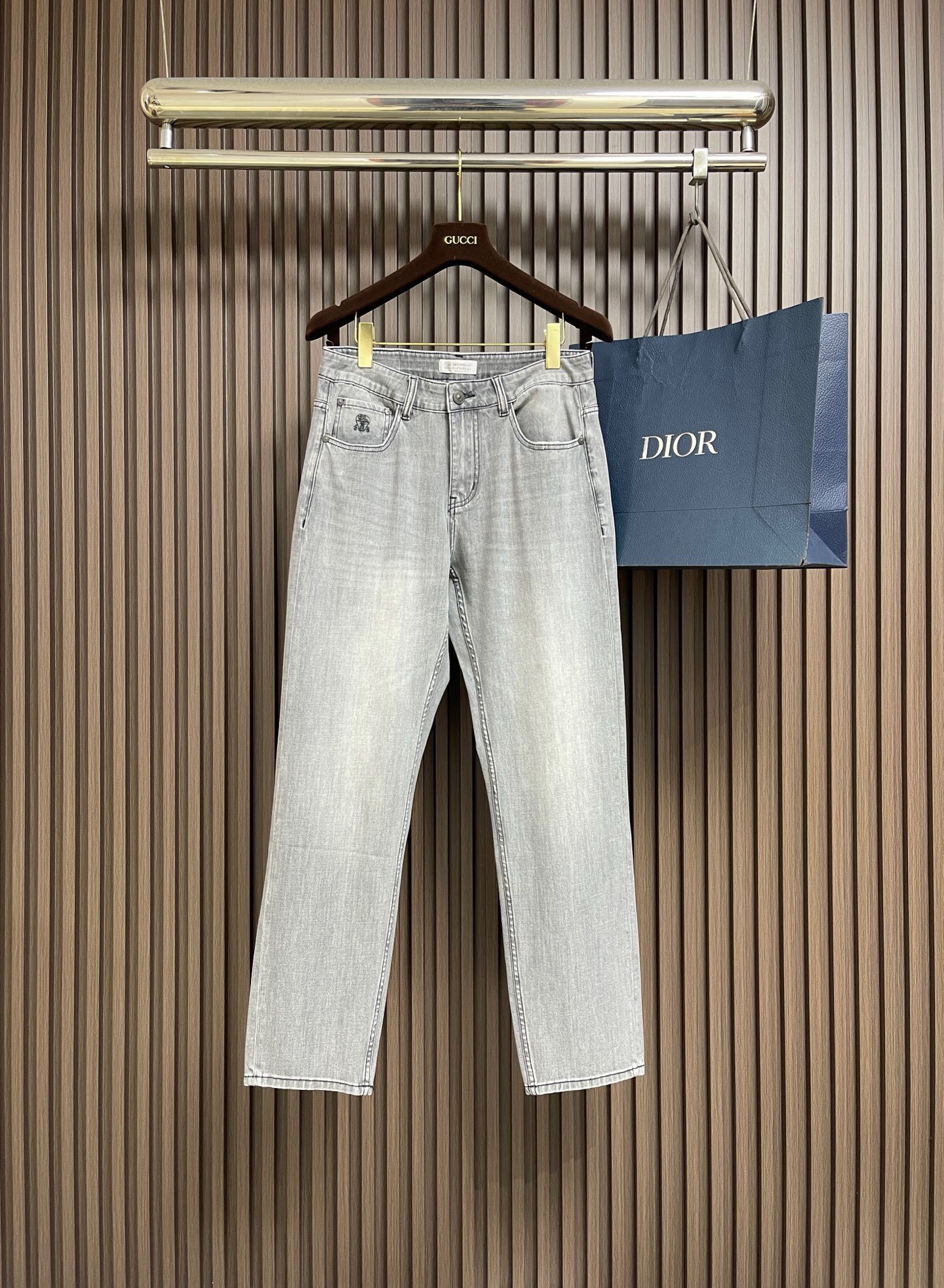 NO:833055,BC 2026ss new spring and summer denim trousers. Customized denim fabric imported from Japan, soft to the touch, slim fit on the upper body, slimming around the buttocks, and particularly good-looking. The fashionable clean version is simple and easy to match, so it has become one of the biggest selling points and extremely cost-effective. There is no confusion or trouble about color conflict. The original factory and original label washed wheat are such a high-end jeans with rich inner training, absolutely fashionable and casual.  Size 29.30.31.32.33.34.36 No 35,,jeans,19860909BC 2026ss春夏新款牛仔长裤.定制日本进口丹宁面料,手感柔软上身修身显瘦包臀特别好看完胜,时尚净版潮流简单易搭配因此已成为最大卖点之一而性价比又极高,没有颜色冲突的困惑或困扰,原厂原标水洗麦 这么一款丰富内练高端牛仔裤,绝对时尚休闲百搭款！尺码29.30.31.32.33.34.36 无35,,jeans,,Men's clothing