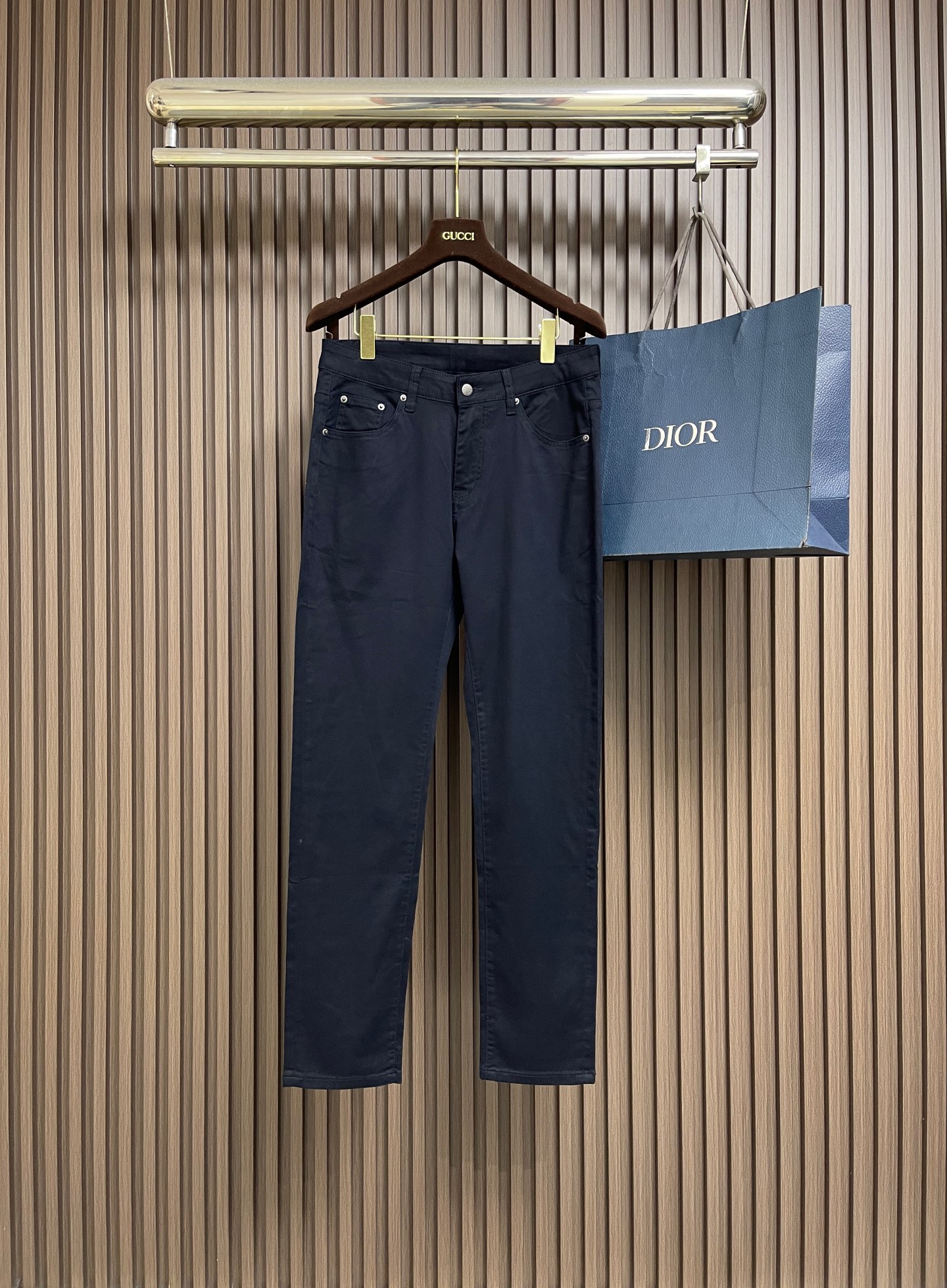 NO:836084,Prada 2026ss back pocket triangle logo jeans, original custom-made replica, customer-supplied hardware accessories, original quality imported denim fabric, heavy washing, fine workmanship and fine routing, excellent upper body, preferred item. Sizes 29-38, yes 35, no 37,, prada,jeans,19860909Prada 2026ss后袋三角标识牛仔裤 原版定制复刻 客供五金辅料 原单品质进口牛仔面料重工洗水 做工走线精细上身绝佳,优选单品.尺码29-38 有35 无37,,prada,jeans,,Men's clothing
