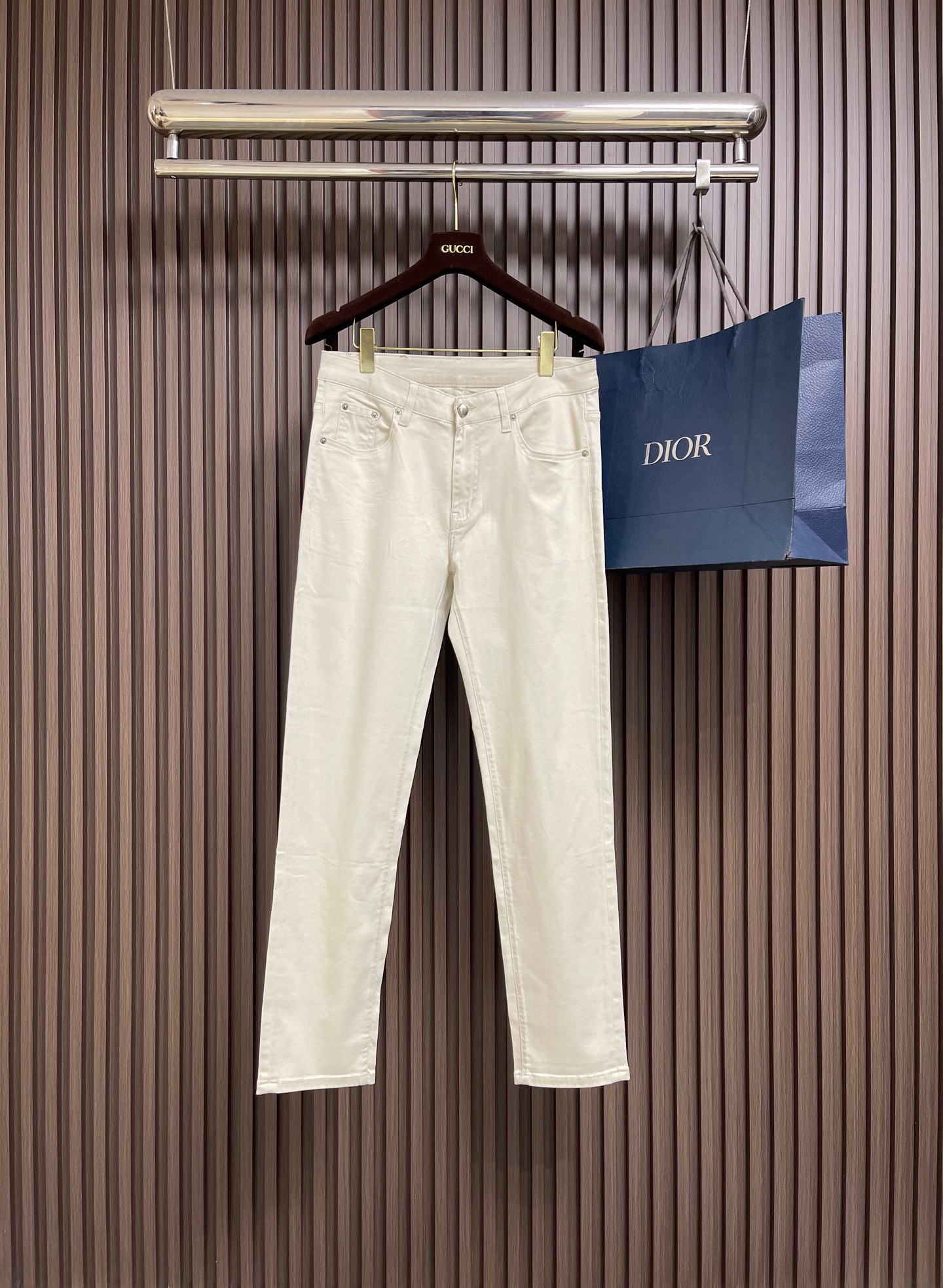 NO:835080,LP Loropiana 2026SS new summer washed jeans casual pants, neat tailoring visible to the naked eye, straight slim fit pants!  Dense and neat wiring, customized hardware with logo engraving, classic placket zipper, basic style, not too picky!  Size 29-38 Yes 35 No 37,,loro piana,loro piana,jeans,19860909LP Loropiana 2026SS夏季新款水洗牛仔裤休闲裤 肉眼可见的利落裁剪,直筒修身款裤型！密实齐整走线,客供定制五金并有logo雕刻,经典门襟拉链,基础款,上身不挑人！尺码29-38 有35 无37,,loro piana,loro piana,jeans,,Men's clothing