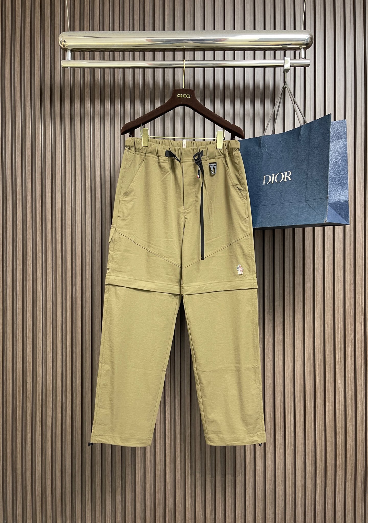 NO:836128,Tops, pants, Moncler, 2026SS spring and summer new jacket, jacket and trousers (detachable) suit, cut-out design concept on both sides with zippers to make it unique, custom-made imported fabrics, fine workmanship, stylish and super handsome upper body, unique texture, soft and smooth feel, perfect slim fit!  Highly recommended!  Sizes M-XXL,,Moncler,jackets & coats,jackets & coats,19860909上衣 裤子 Moncler 蒙口 2026SS春夏新款夹克外套长裤（可拆卸）套装,两侧剪裁设计理念搭配拉链有个性,订制进口面料,做工精细,上身有型超帅气 质感独特 手感柔嫩顺滑 完美修身版型 ！强烈推荐 ！尺码M-XXL,,Moncler,jackets & coats,jackets & coats,,Men's clothing
