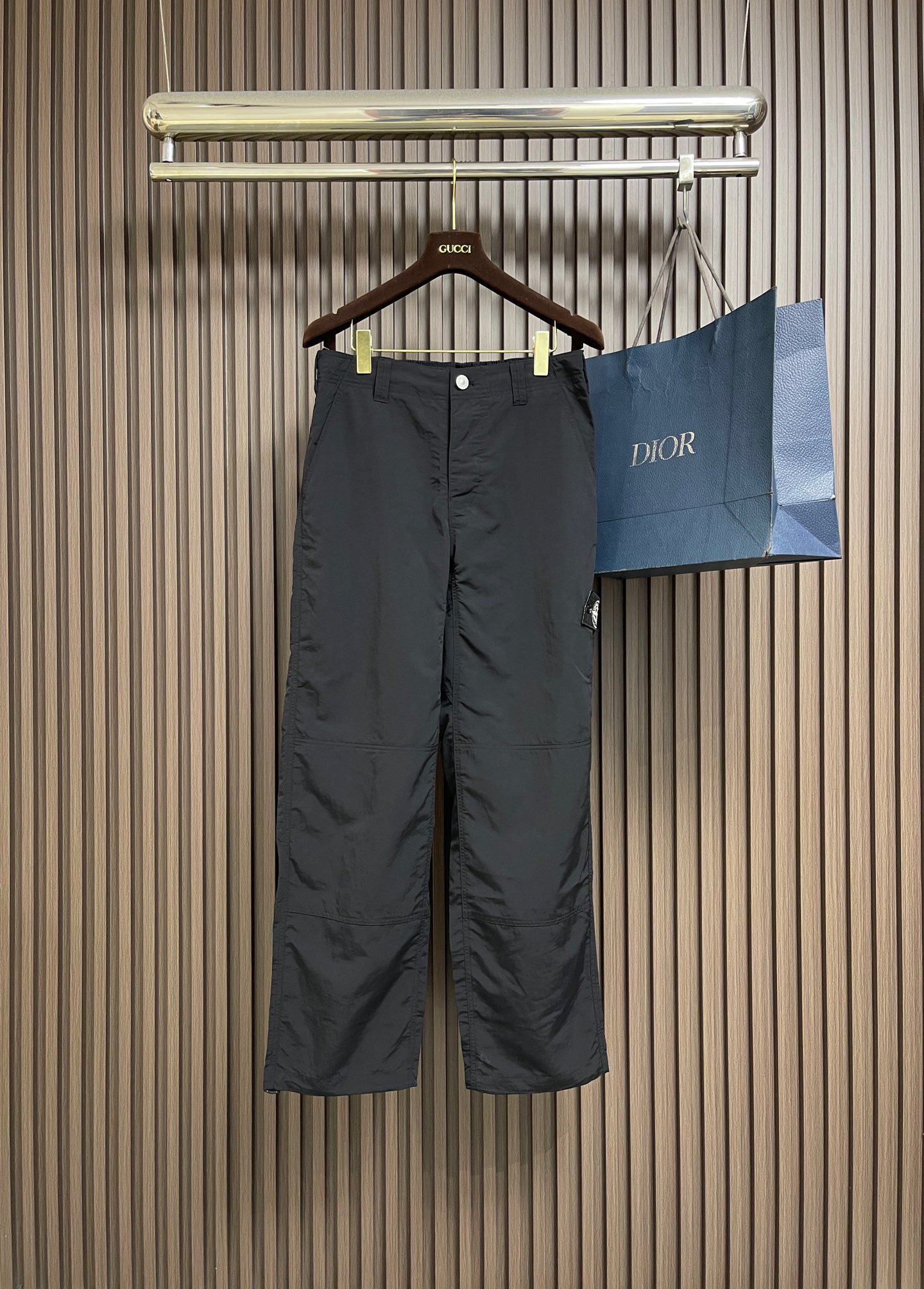 NO:839889,stone lsland Stone Island men's casual pants, these pants are very versatile, elastic waist, suitable for daily work  It can be worn for outdoor sports. It is the perfect combination of fashion, leisure and outdoor sports, so it is your best choice whether you wear it daily or outdoors. Extreme comfort and quick sweat wicking are popular focuses to improve wearing comfort and are suitable for aerobic exercise and cross-country running conditions. This type of running casual pants has an extremely wide range of applications, allowing you to naturally maintain your love for sports in summer and also wear it in leisure life. Size M-3XL,,19860909stone lsland 石头岛男士休闲裤,此款裤子非常百搭,弹力腰围,日常上班 户外运动都可以穿着,是时尚休闲与户外运动的完美结合,所以无论您平时穿或者户外穿都是您的最佳选择.极致舒适和快速排汗是备受青睐的重点,提升穿着舒适度,适合有氧运动和越野跑条件下穿着,此款是一件适用范围极其广泛的跑步休闲裤,让你在夏天自然可以保持对运动热爱,也可以在休闲生活中穿着.尺码M-3XL,,,Men's clothing