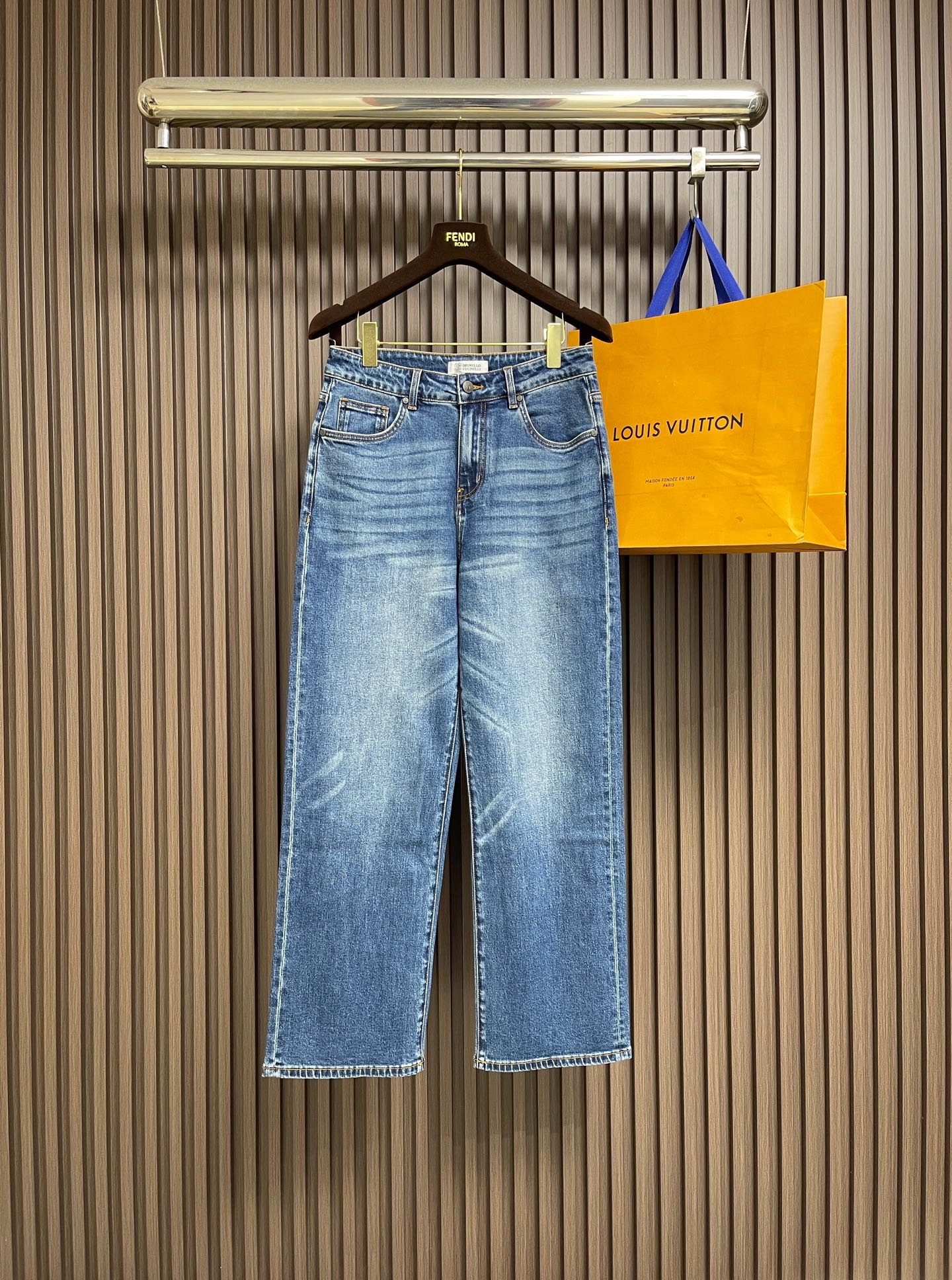 NO:839901,BC 2026ss new spring and summer denim trousers. Custom-made denim fabric imported from Japan. It has a soft feel and a slim fit on the upper body and a slim fit. The hips are particularly good-looking. The fashionable clean version is simple and easy to match, so it has become one of the biggest selling points. It is also very cost-effective. There is no confusion or trouble about color conflicts. The original factory original label washed wheat is such a high-end jeans with rich inner training, absolutely fashionable, casual and versatile. Sizes 29-36, no 35,,jeans,19860909BC 2026ss春夏新款牛仔长裤.定制日本进口丹宁面料,手感柔软上身修身显瘦包臀特别好看完胜,时尚净版潮流简单易搭配因此已成为最大卖点之一而性价比又极高,没有颜色冲突的困惑或困扰,原厂原标水洗麦 这么一款丰富内练高端牛仔裤,绝对时尚休闲百搭款.尺码29-36 无35,,jeans,,Men's clothing