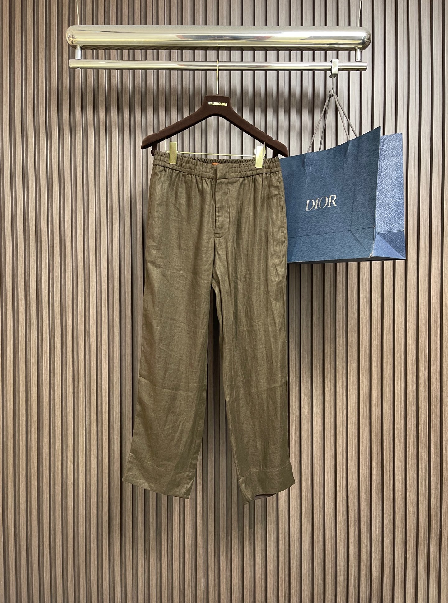 NO:845085,Zegna 2026SS summer new solid color trousers made of hemp material, classic hemp summer twill casual trousers, the color is modern and fashionable, the fabric feels light and breathable, it is cool and not greasy when worn close to the body, bringing you the ultimate comfortable wearing experience in the hot summer. Size S-XXL,,19860909Zegna 2026SS夏季新款全麻料纯色长裤,经典全麻夏季斜纹休闲裤,配色现代时尚,面料触感轻薄透气,贴身穿着凉爽不腻身,在炎热的夏天给你带来极致舒适的穿着体验.尺码S-XXL,,,Men's clothing