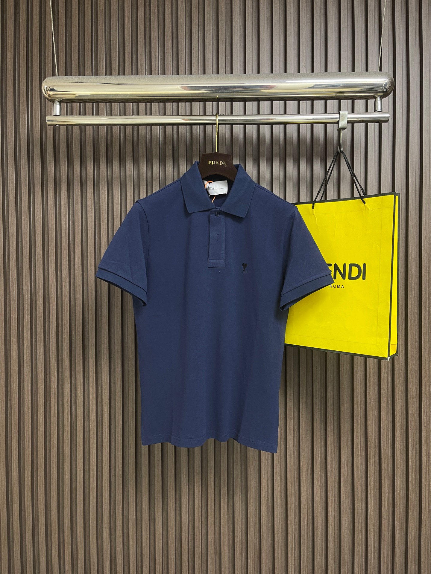 NO:848731,Ami logo embroidery polo shirt, custom-made cloud cotton double-bead luxury weaving, with twilight navy blue as the base, pure white love embroidery on the chest, AMI dark embroidery of the same color on the back, and engraved low-key emblem. Imported machine embroidery technology is used, using advanced computer control systems and precise mechanical components to realize the Ami logo and letter embroidery work. Sizes S-XL S size bust 97 shoulder width 42 length 66 M size chest size 101 shoulder width 44  Length 67.5, size L, bust 105, shoulder width 46, length 69, size XL, bust 109, shoulder width 48, length 70.5,,19860909Ami 标识刺绣Polo衫,定制云棉双珠奢织,以暮海藏蓝为底,胸口纯白爱心刺绣,后背同色AMI暗绣,镌刻低调徽记.采用进口机刺绣工艺,使用先进的计算机控制系统和精密的机械部件,实现Ami标识与字母刺绣作业.尺码S-XL S码胸围97 肩宽42 衣长66 M码 胸围101 肩宽44 衣长67.5 L码胸围105肩宽46 衣长69 XL码 胸围109肩宽48 衣长70.5,,,Men's clothing