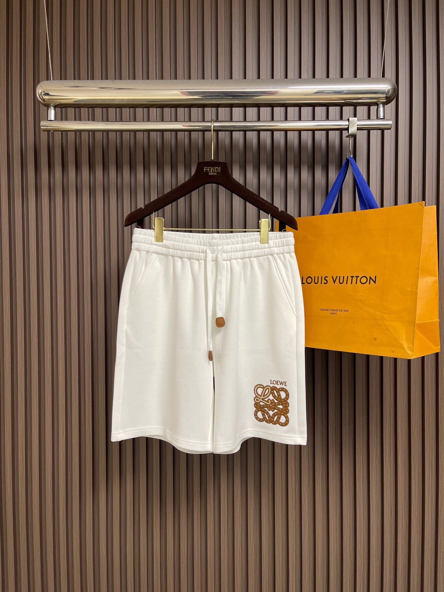 NO:847379,Loewe 2026SS spring and summer new product logo men's casual shorts, small terry custom fabrics, refreshing and fashionable colors, inspired by paulas summer vacation series. Sizes M-3XL,,loewe,shorts,19860909Loewe 2026SS春夏新品徽标 logo 男士休闲短裤,小毛圈定制面料,色系清爽时尚,灵感来源于 paulas 夏日度假系列.尺码M-3XL,,loewe,shorts,,Men's clothing