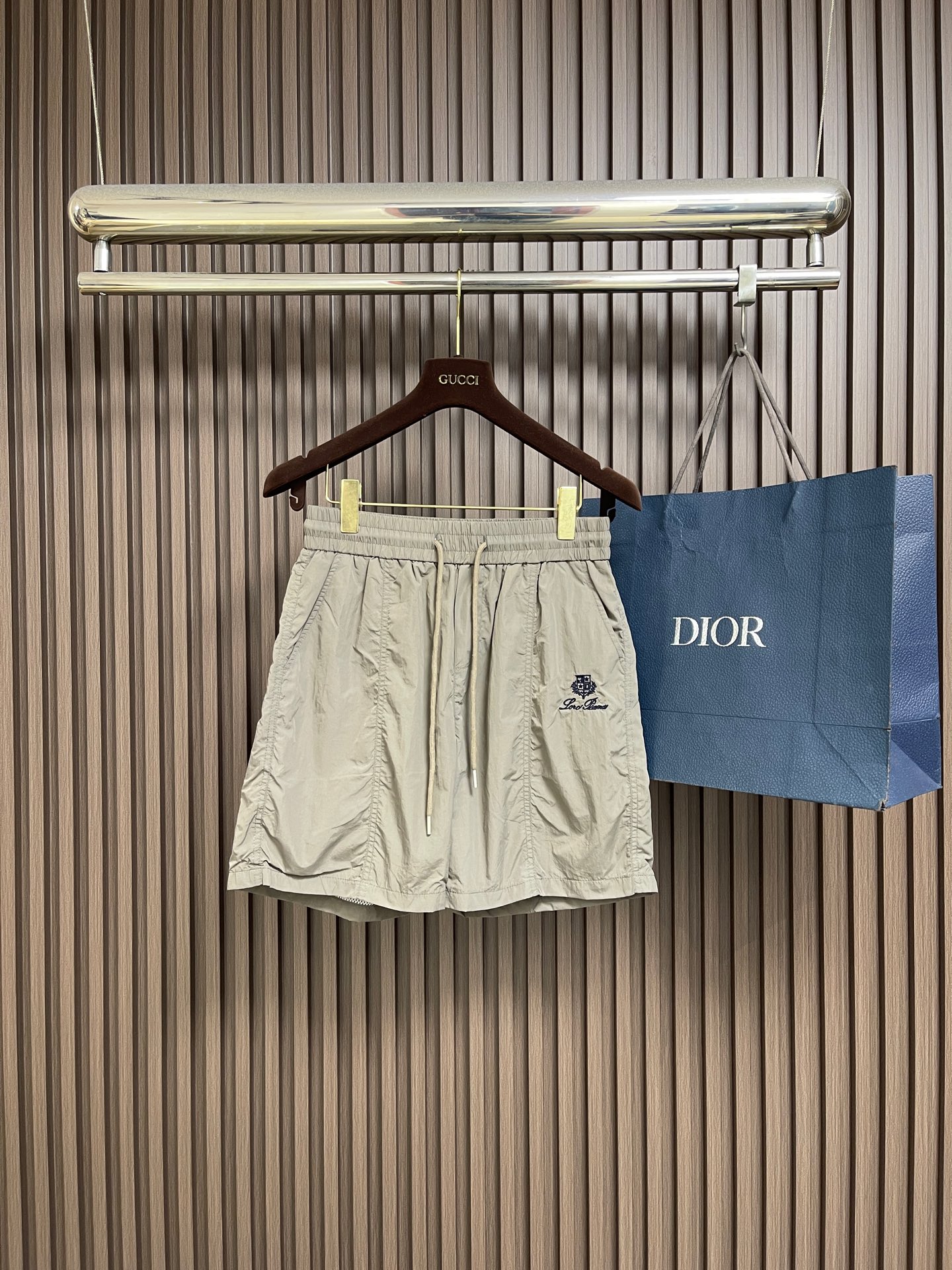 NO:875249,LP Joetsu Men's Bermuda Shorts, these Joetsu Bermuda shorts are based on classic tailoring and adopt a summer-style fit. They are ideal for casual and formal occasions. Regular fit. Sizes M-3XL, loro piana, shorts,19860909LP Joetsu男士百慕大短裤,这款Joetsu百慕大短裤以经典剪裁为基调,采用夏日风格版型,是休闲和正式场合的理想之选,常规版型.尺码M-3XL,,loro piana,shorts,,Men's clothing