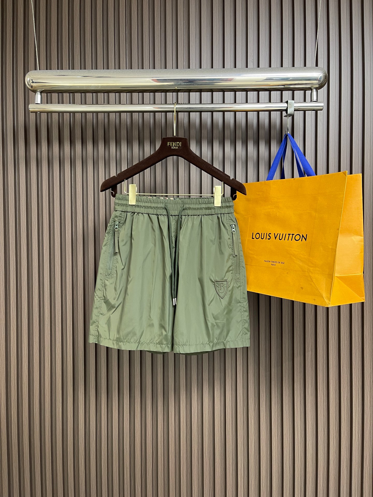 NO:875269,Burberry 2026ss new casual beach shorts, customized fabrics with high breathability and comfort, impeccable details, brand element design concept, reflecting high quality. It feels delicate and soft!  It presents a casual cut and the upper body shape is awesome!  Size M-3XL,,burberry,shorts,19860909Burberry 2026ss新款休闲沙滩短裤,定制面料 透气舒适度高,细节无可挑剔,品牌元素设计理念,体现高品质.手感细腻柔软！呈现休闲裁剪,上身版型超赞！尺码M-3XL,,burberry,shorts,,Men's clothing