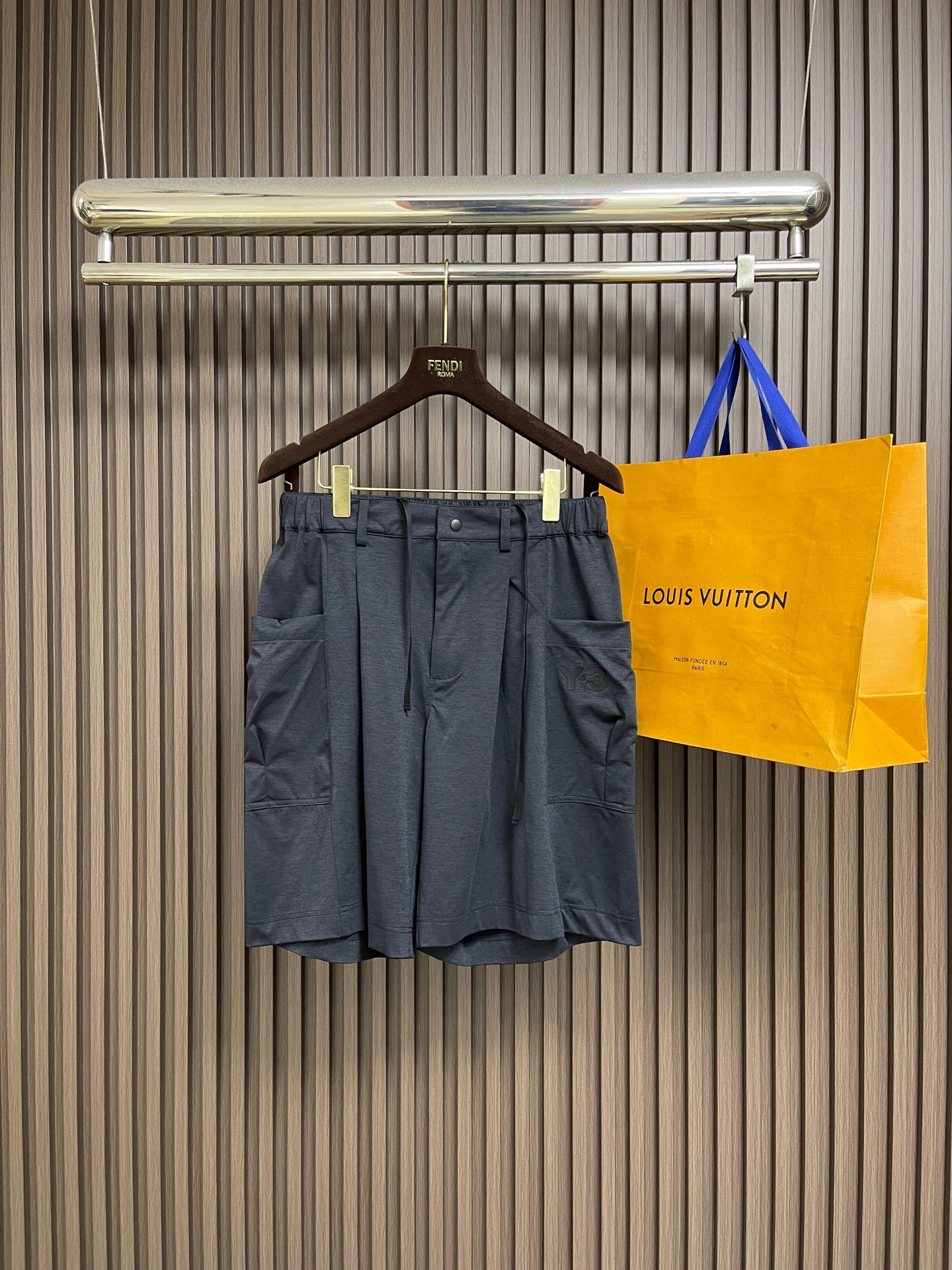 NO:856171,Y3 Yamamotoya's new high street multi-pocket shorts, 2026ss new summer style, fully customized fabrics and accessories, famous for unique tailoring design, carefully crafted version, not to be missed by fashionistas. Sizes M-XXL,,shorts,19860909Y3 山本家新款高街多袋短裤 2026ss夏季新款 面料 辅料全定制,以独特剪裁设计闻名 版型经过精心打造 时尚达人不容错过.尺码M-XXL,,shorts,,Men's clothing