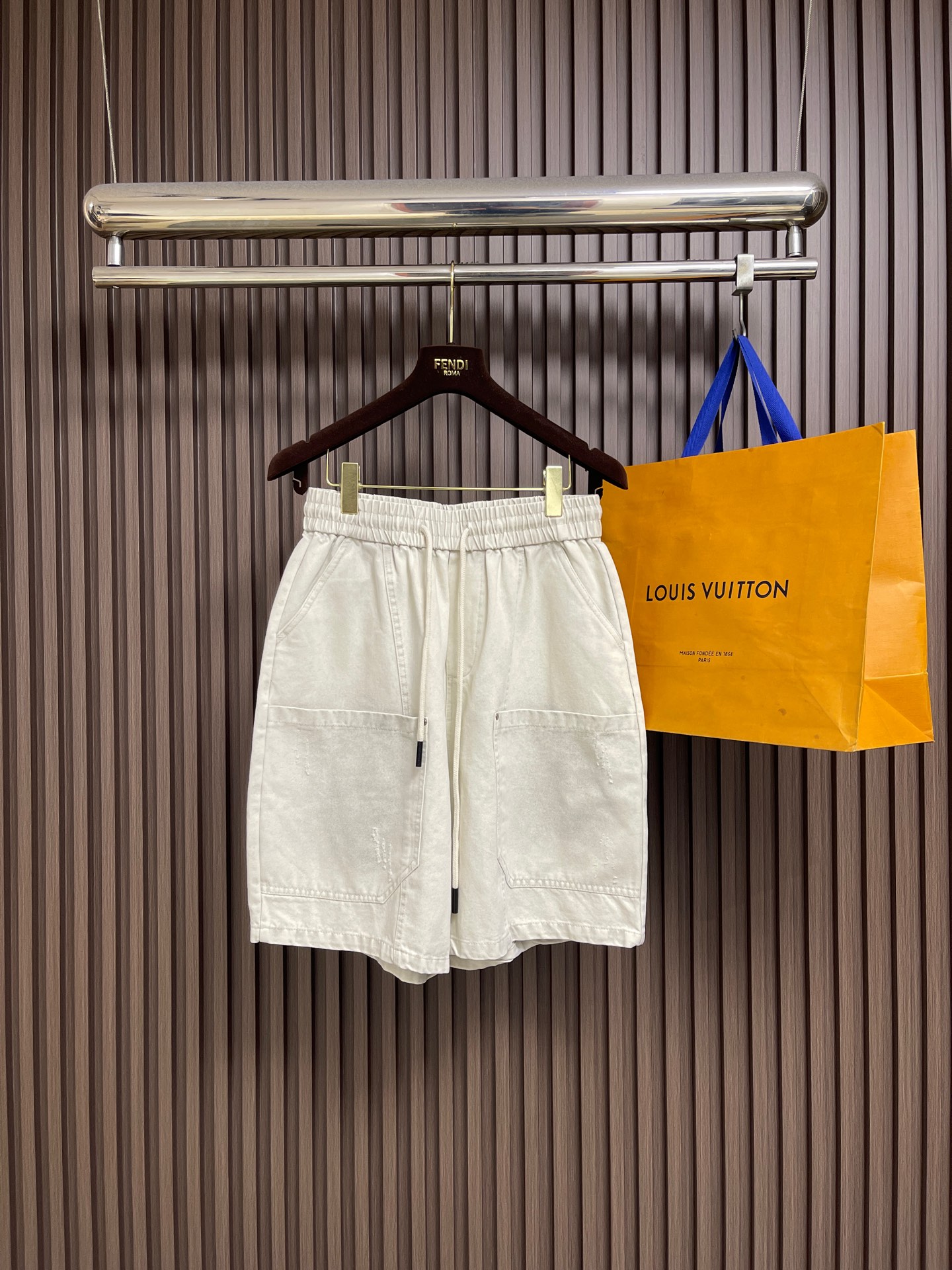 NO:856161,Alexanderwang 2026ss new summer casual shorts, advanced custom-made breathable fabrics, extremely breathable, elastic and comfortable, with impeccable details, top-grade accessories, original logo design concept, delicate and soft feel!  The upper body fit is awesome!  Size M-3XL,,alexander wang,shorts,19860909Alexanderwang大王2026ss 夏季新款休闲短裤,高级定制面料透气面料 透气弹力舒适度极高,细节无可挑剔,顶级辅料配备,原版logo设计理念,手感细腻柔软！上身版型超赞！尺码M-3XL,,alexander wang,shorts,,Men's clothing
