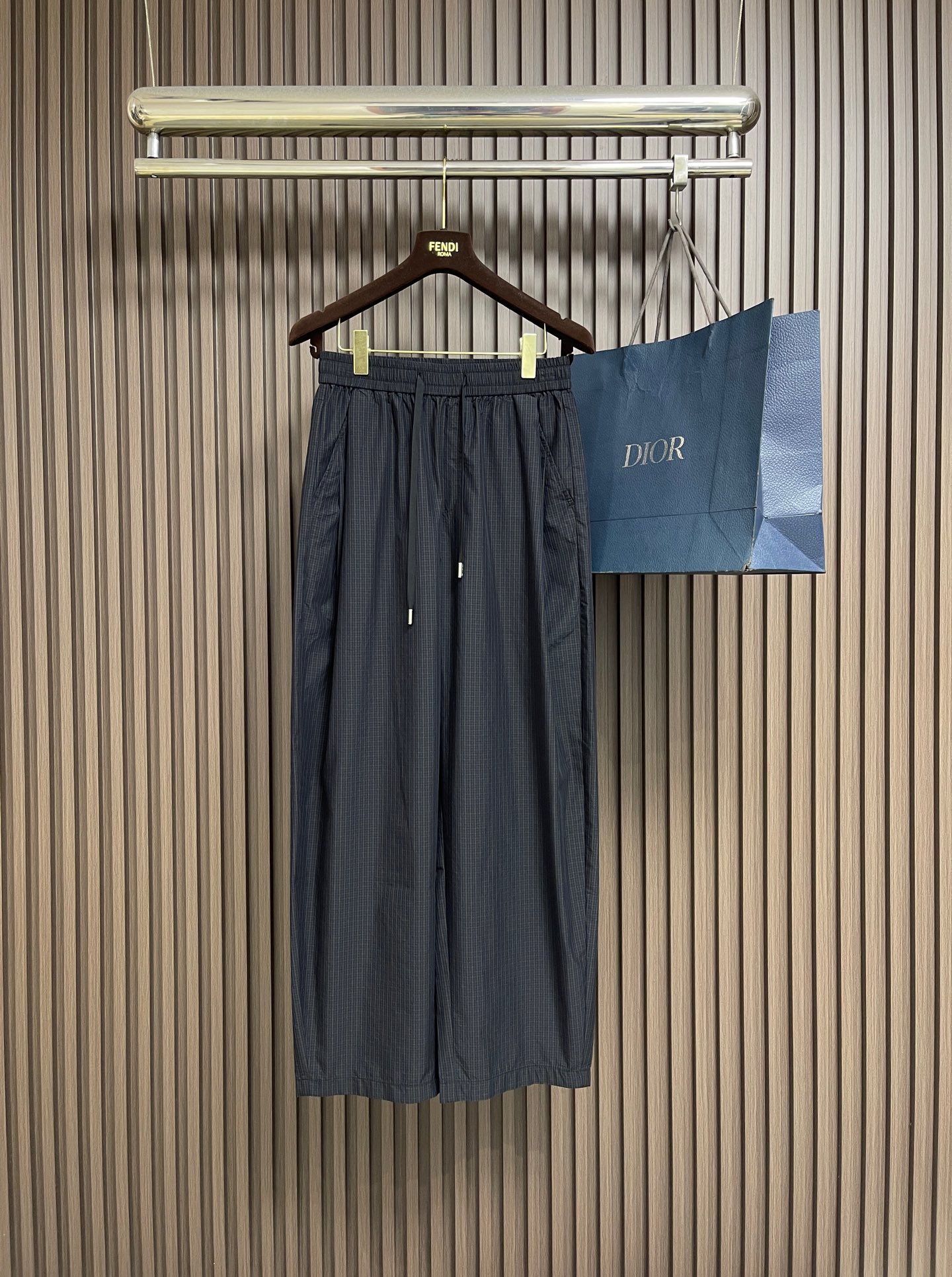 NO:856194,Zegna 2026SS new summer plaid trousers, the color is modern and fashionable, the fabric is light and breathable, it is cool and not greasy when worn close to the body, bringing you the ultimate comfortable wearing experience in the hot summer. Size M-3XL,,19860909Zegna 2026SS夏季新款格纹长裤,配色现代时尚,面料触感轻薄透气,贴身穿着凉爽不腻身,在炎热的夏天给你带来极致舒适的穿着体验.尺码M-3XL,,,Men's clothing