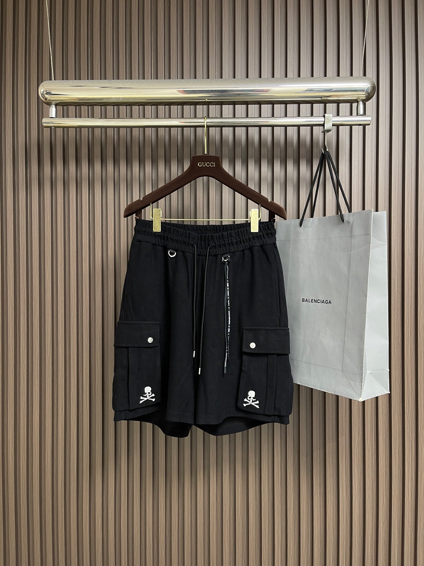 NO:875255,MMJ limited edition skull cotton shorts. Details are complete. Pure cotton texture. The weight is the same as the original version. The upper body is full of fashion and is perfect for casual wear. Sizes S-XL, shorts,19860909MMJ 限量款 骷髅头棉质短裤 细节全品相 纯棉质地 克重与原版一致 上身潮味十足 随意穿搭都很优秀.尺码S-XL,,shorts,,Men's clothing