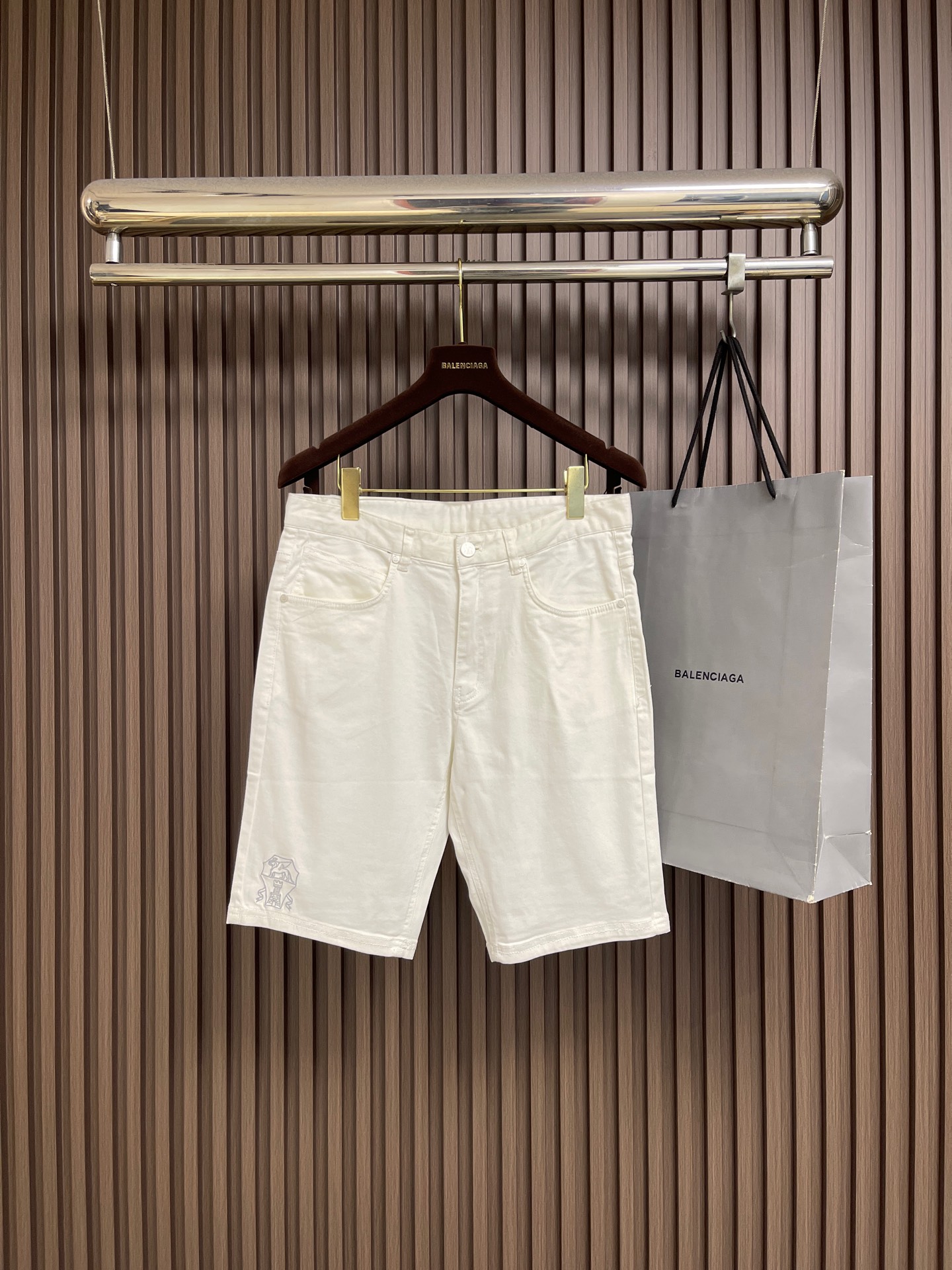 NO:875264,BC 2026ss new spring and summer denim shorts. Custom-made denim fabric imported from Japan. They have a soft feel, a slim fit on the upper body, a slim fit, and a particularly good-looking wrap around the hips. The fashionable clean version is simple and easy to match, so it has become one of the biggest selling points. It is also extremely cost-effective. There is no confusion or trouble about color conflicts. The original factory original label washed wheat is such a high-end jeans with rich inner training, absolutely fashionable, casual and versatile. Sizes 29-38, 35, no 37, shorts, jeans,19860909BC 2026ss春夏新款牛仔短裤.定制日本进口丹宁面料,手感柔软上身修身显瘦包臀特别好看完胜,时尚净版潮流简单易搭配因此已成为最大卖点之一而性价比又极高,没有颜色冲突的困惑或困扰,原厂原标水洗麦 这么一款丰富内练高端牛仔裤,绝对时尚休闲百搭款.尺码29-38 有35 无37,,shorts,jeans,,Men's clothing