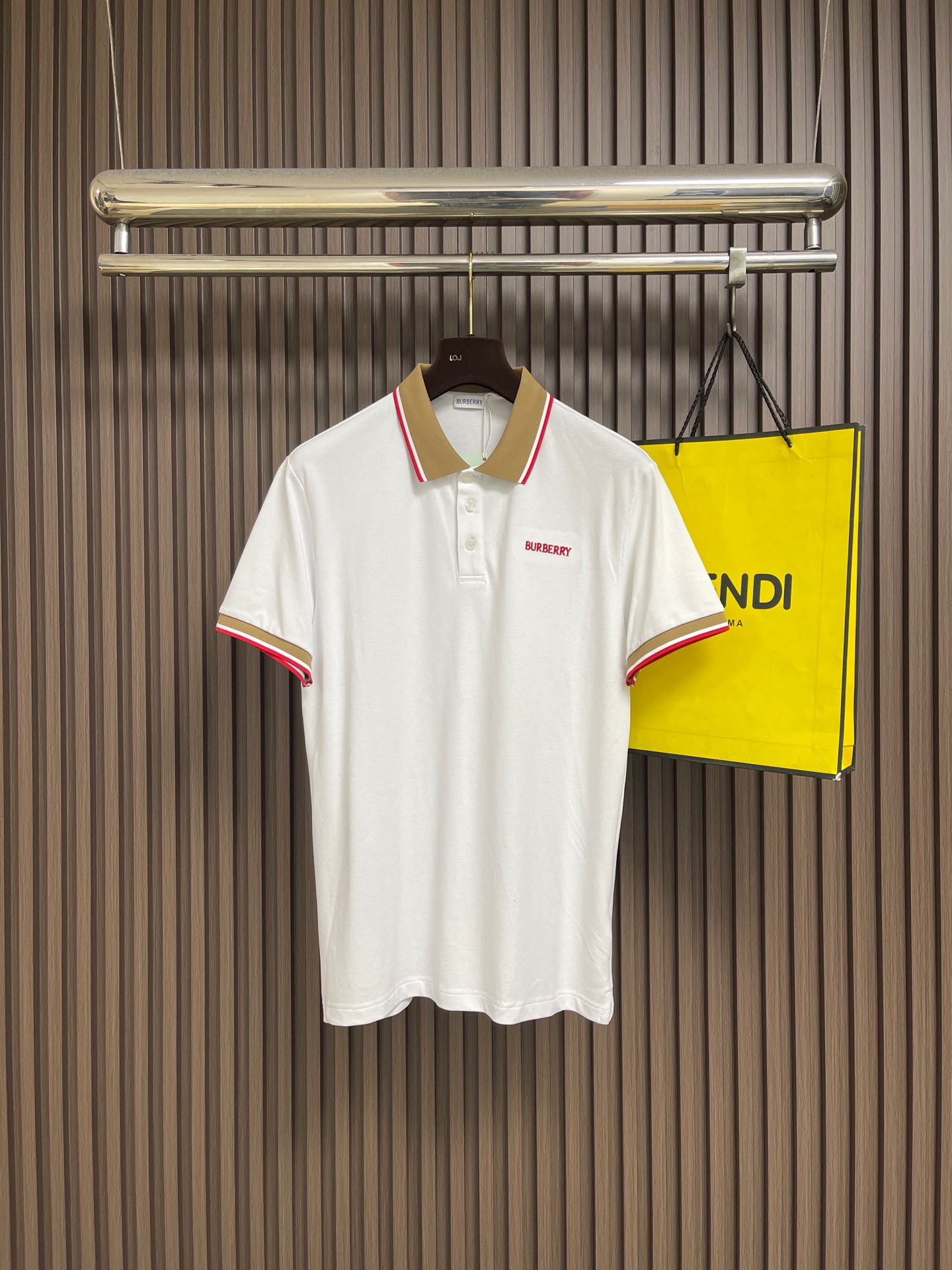 NO:928700,Burberry's classic short-sleeved polo shirt, the color fastness of the fabric, the degree of transformation, and the purity. Good fabrics give us an intuitive feeling that they are high-end, comfortable, soft, delicate, and muscular, and the details reflect the quality. The fullness and color fastness of the embroidery are also benchmarks for Xingye, and the logo is also an iconic logo that has been popular for many years! Size S-XXL,, burberry, T-shirt,19860909Burberry 经典款短袖polo衫,面料色牢度,变型度,纯正度,好面料带给我们直观感受就是高级,舒适,柔软细腻有筋骨,细节体现品质.刺绣饱满度以及色牢度也是兴业标杆稿,logo标志也是之前一直是流行了好多年的标志性logo! 尺码S-XXL,,burberry,T-shirt,,Men's clothing