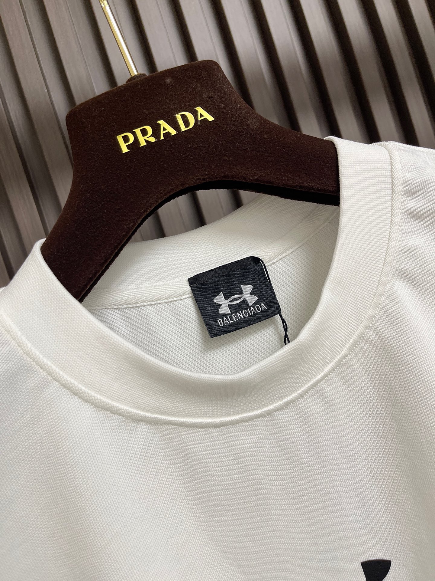 🛒🛒Balenciaga 2026ss夏季新款 巴黎世家＆安德玛联名印花洗水短袖T恤，简约却透着不羁，胸