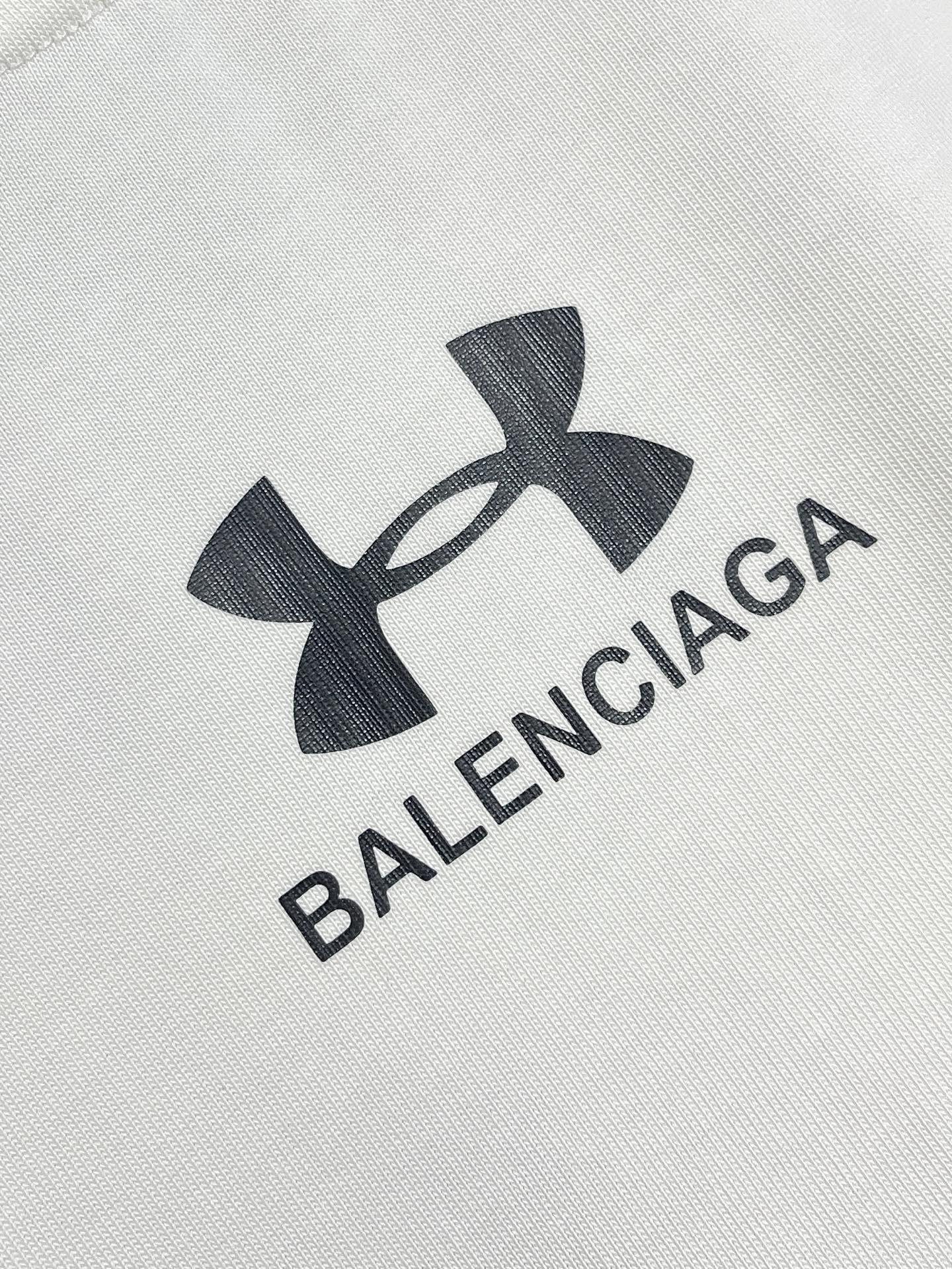 🛒🛒Balenciaga 2026ss夏季新款 巴黎世家＆安德玛联名印花洗水短袖T恤，简约却透着不羁，胸