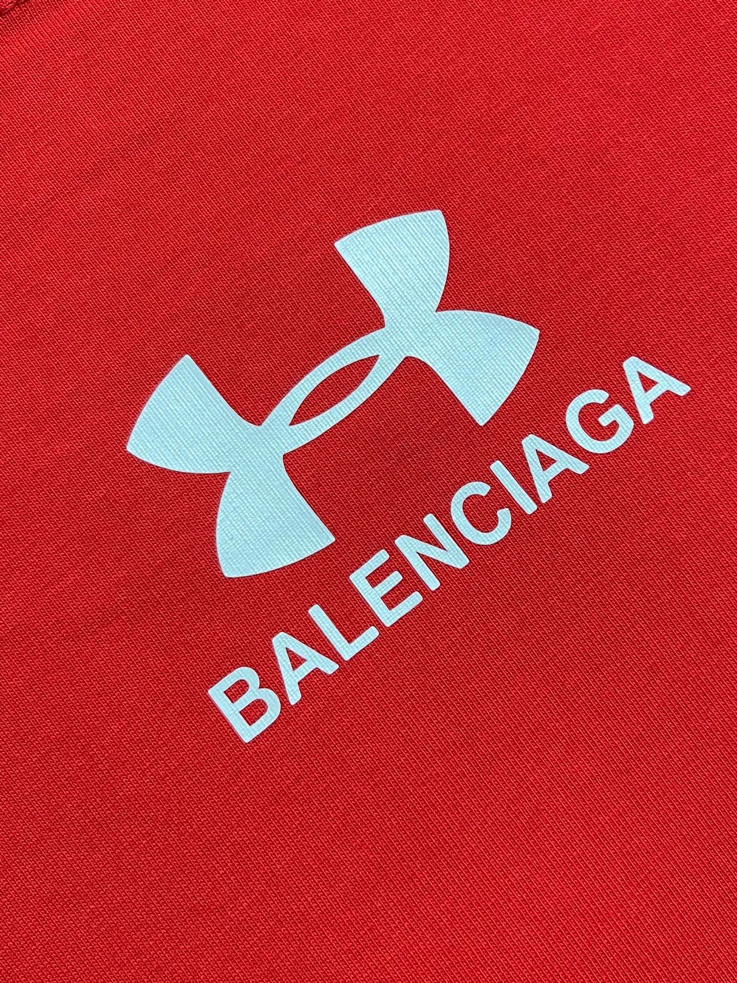 🛒🛒Balenciaga 2026ss夏季新款 巴黎世家＆安德玛联名印花洗水短袖T恤，简约却透着不羁，胸