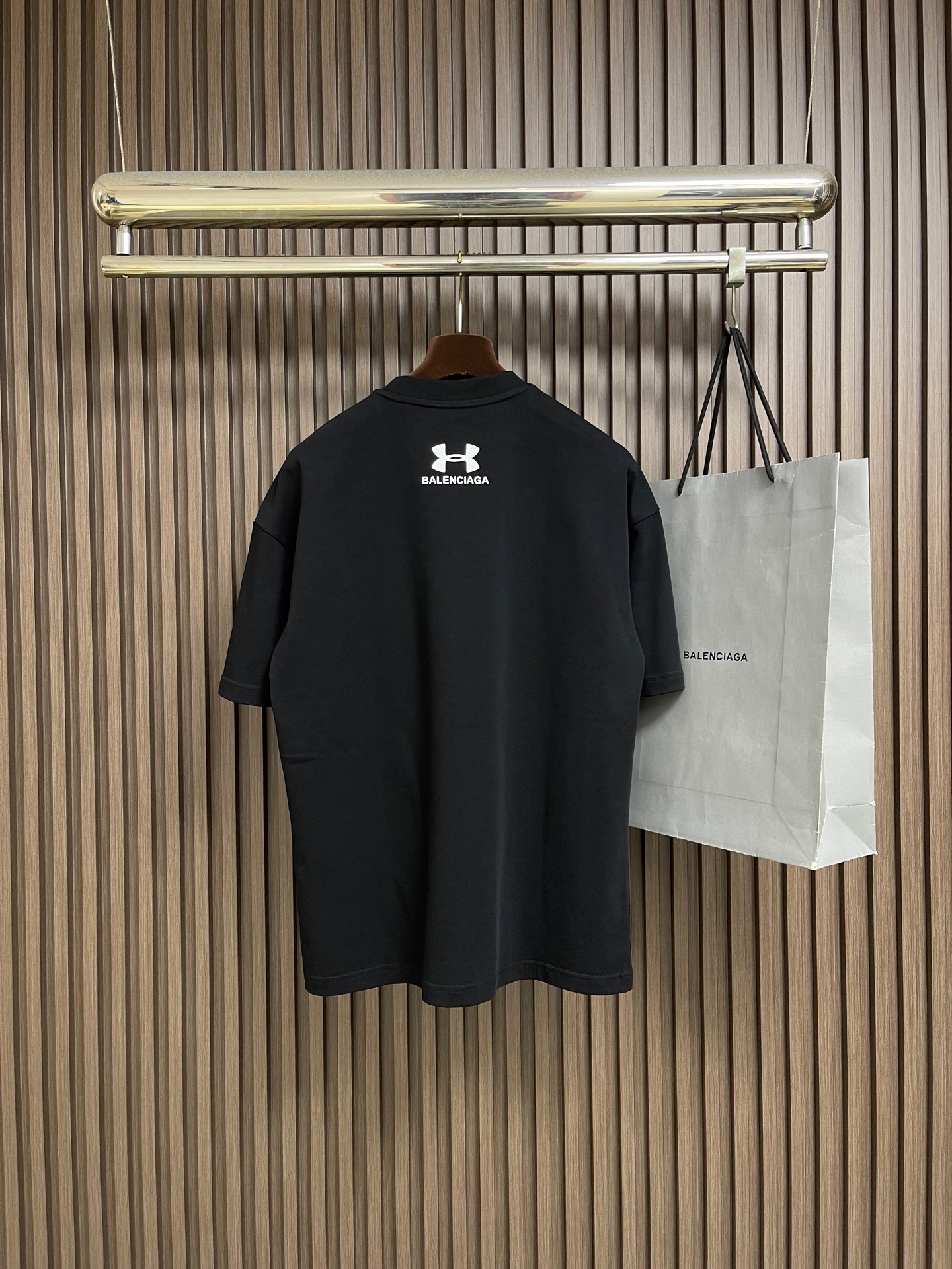 🛒🛒Balenciaga 2026ss夏季新款 巴黎世家＆安德玛联名印花洗水短袖T恤，简约却透着不羁，胸