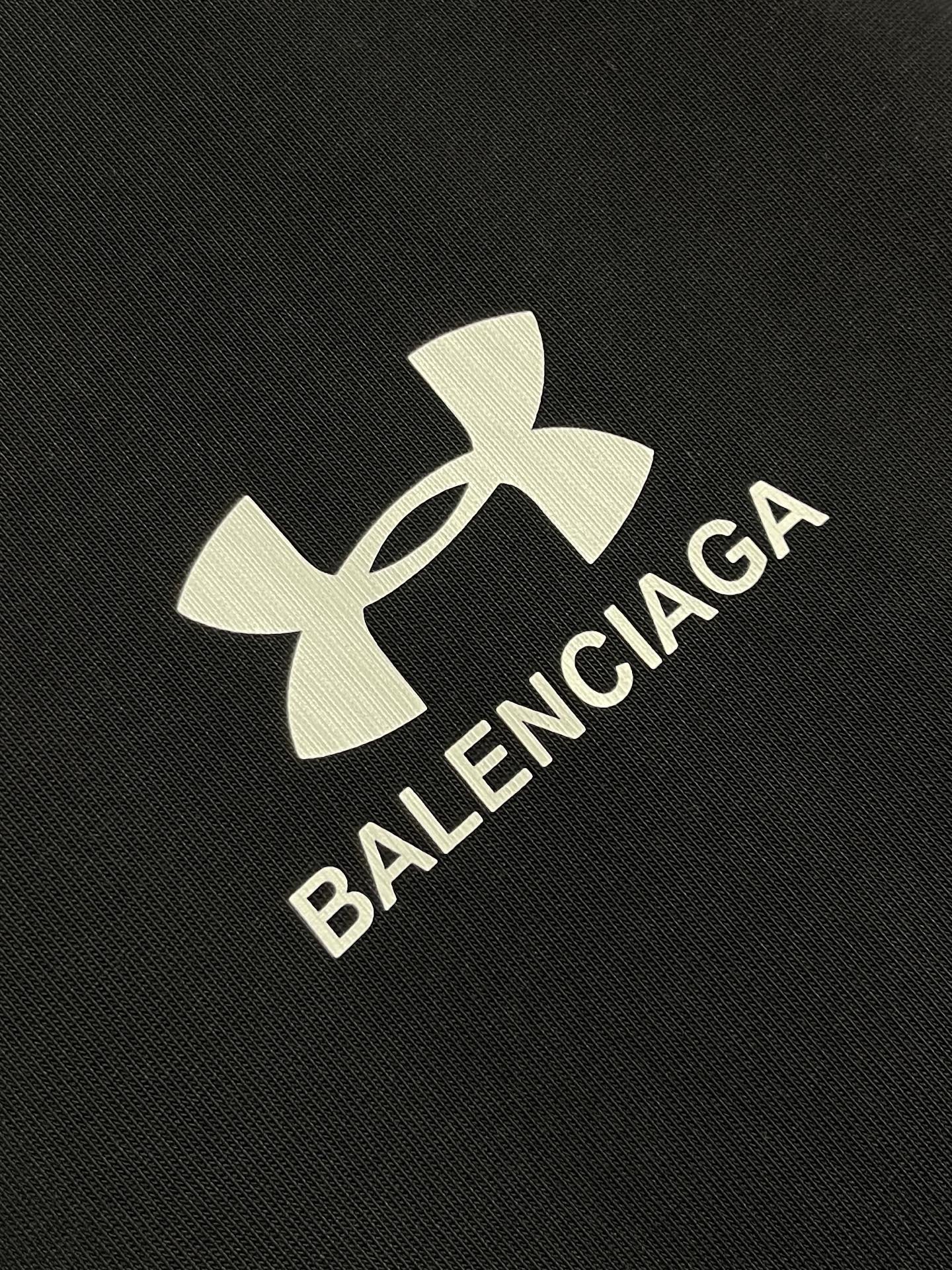 🛒🛒Balenciaga 2026ss夏季新款 巴黎世家＆安德玛联名印花洗水短袖T恤，简约却透着不羁，胸