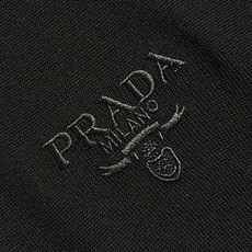 🛒🛒Prada 半拉链针织短袖Polo衫,客供面料舒适透气 挺括有型标志性Prada刺绣标识点缀正面 立 🛒🛒Prada 半拉链针织短袖Polo衫,客供面料舒适透气 挺括有型标志性Prada刺绣标识点缀正面 立