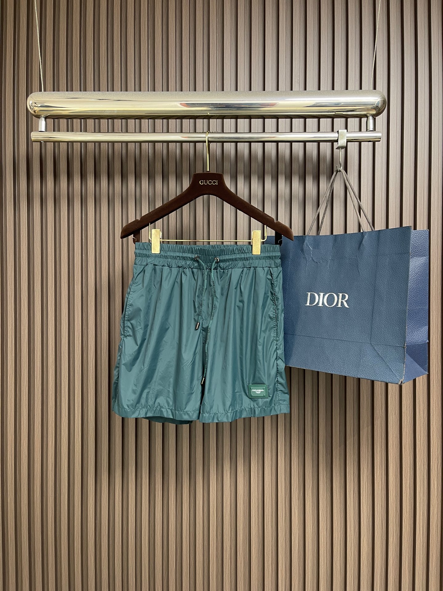 NO:903958,dolce gabbana DG 2026ss new summer sports shorts, original pants style, casual and versatile upper body, casual and lazy style, advanced custom fabrics, customized craftsmanship, extremely comfortable. High-end atmosphere. Size 44-54 M-4XL 44/M Waist 71 Hips 53 Pants length 42 46/L Waist 74 Hips 55 Pants length 43 48/XL Waist 77  Hips 57, pants length 44 50/2XL Waist 80 Hips 59, pants length 45 52/3XL Waist 83 Hips 61, pants length 46 54/4XL Waist 86 Hips 63, pants length 47,,Dolce&Gabbana,shorts,19860909dolce gabbana DG 2026ss夏季新款运动短裤,原版裤型上身休闲百搭、随性慵懒范,高级定制面料,订制工艺 舒适感爆棚.高端大气.尺码44-54 M-4XL 44/M 腰围71臀围53裤长42 46/L 腰围74 臀围55裤长43 48/XL腰围77 臀围57裤长44 50/2XL 腰围80 臀围59裤长45 52/3XL 腰围83 臀围61裤长46 54/4XL 腰围86 臀围63裤长47,,Dolce&Gabbana,shorts,,Men's clothing