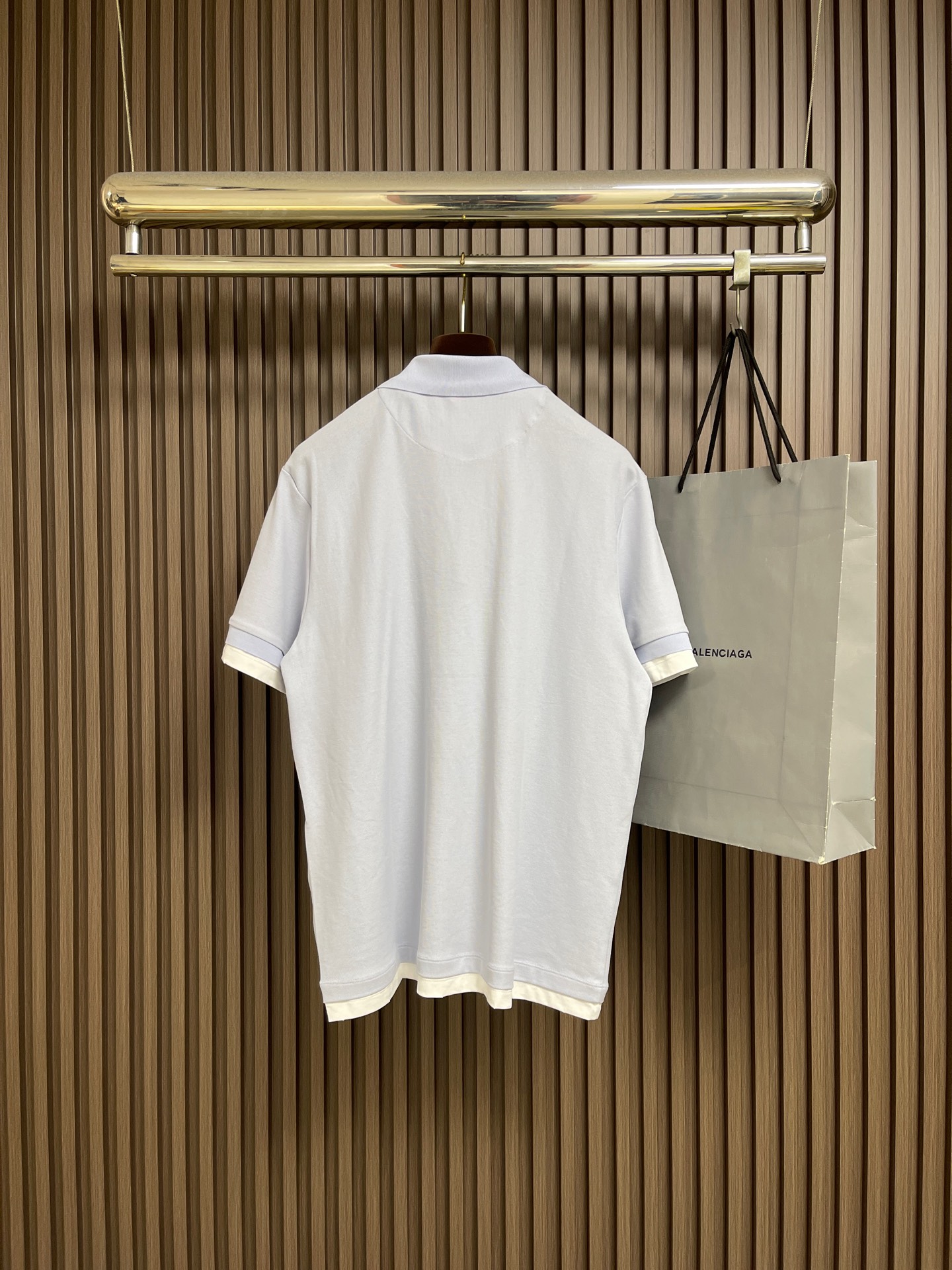 🛒🛒Prada 饰撞色织物三角标POLO衫，选用100%棉纤维编织而成的珠地布。棉纤维赋予面料吸湿透气，