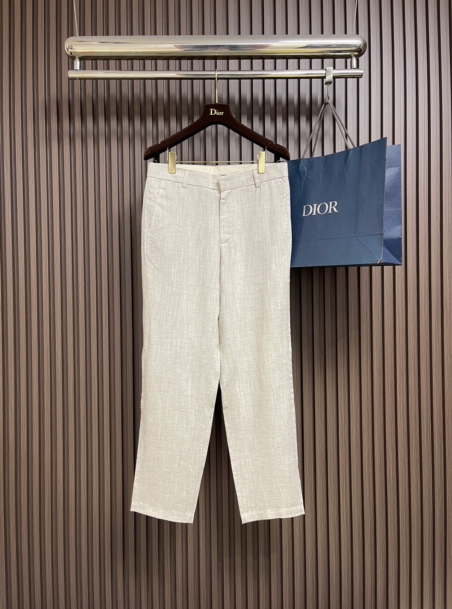 NO:914547,LP Loropiana 2026SS new summer casual trousers, classic cotton and linen summer trousers, with modern and fashionable colors, the fabric feels light and breathable, and is cool and not greasy when worn close to the body. It brings you the ultimate comfortable wearing experience in the hot summer. The upper body is more casual and versatile and looks youthful. Sizes M-3XL,,loro piana,loro piana,19860909LP Loropiana 2026SS夏季新款休闲长裤,经典棉质亚麻夏季长裤,配色现代时尚,面料触感轻薄透气,贴身穿着凉爽不腻身,在炎热的夏天给你带来极致舒适的穿着体验.上身更加休闲百搭显年轻.尺码M-3XL,,loro piana,loro piana,,Men's clothing