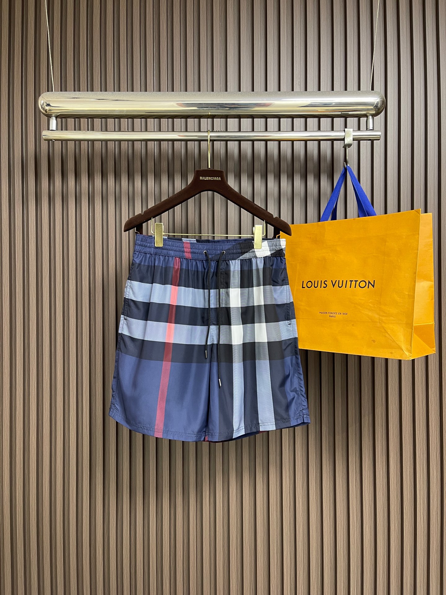 NO:914545,Burberry 2026SS spring and summer new classic plaid shorts, made of custom cross jacquard plain fabric, drawstring elastic cord waistband, black mesh lining inside, straight cut version. Sizes S-XL,,burberry,shorts,19860909Burberry 2026SS春夏新款经典格纹短裤,采用定制交叉提花平纹面料,抽绳式弹力绳裤腰,内里黑色网布里布,直筒剪裁版型.尺码S-XL,,burberry,shorts,,Men's clothing